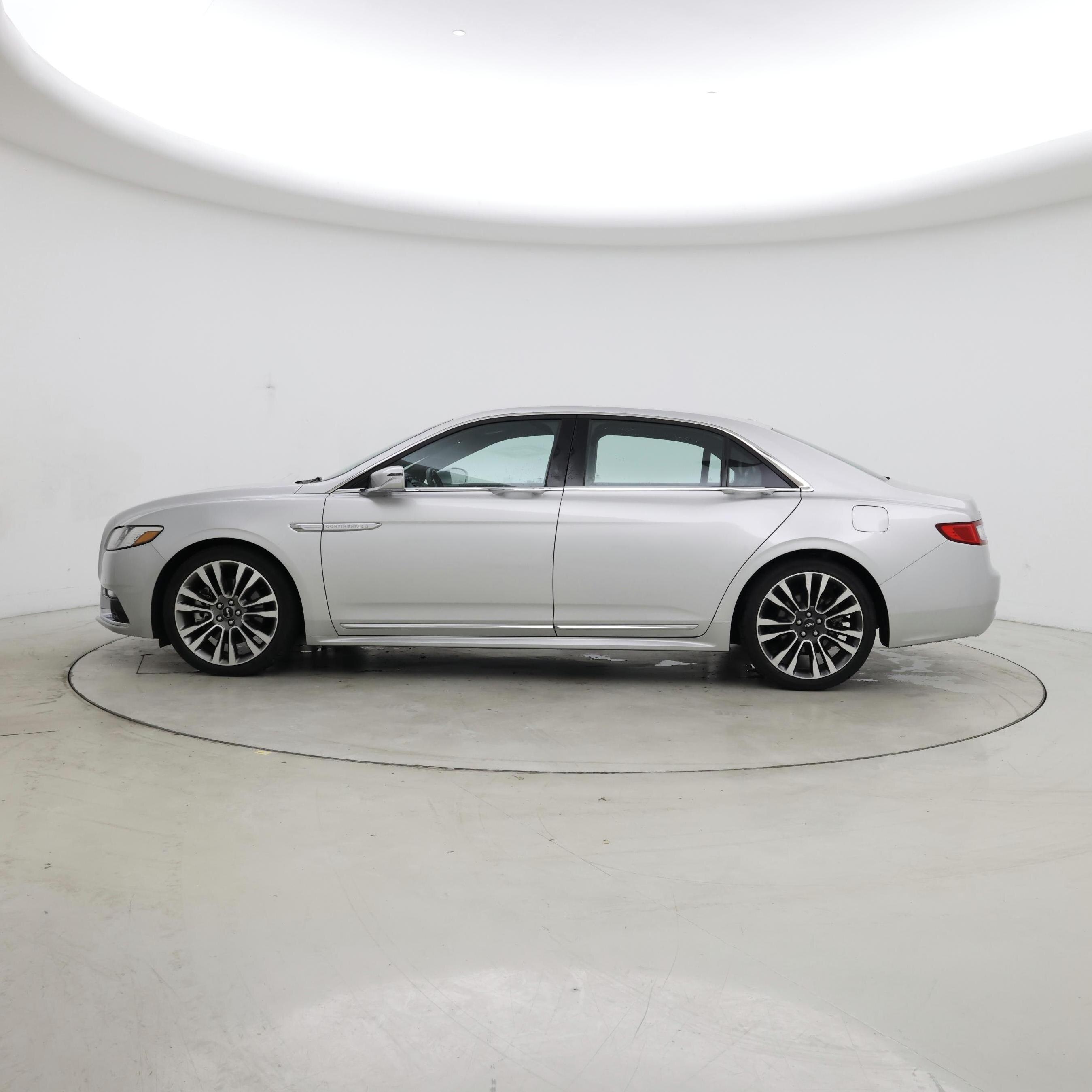 Thumbnail: 2017 Lincoln Continental - 3