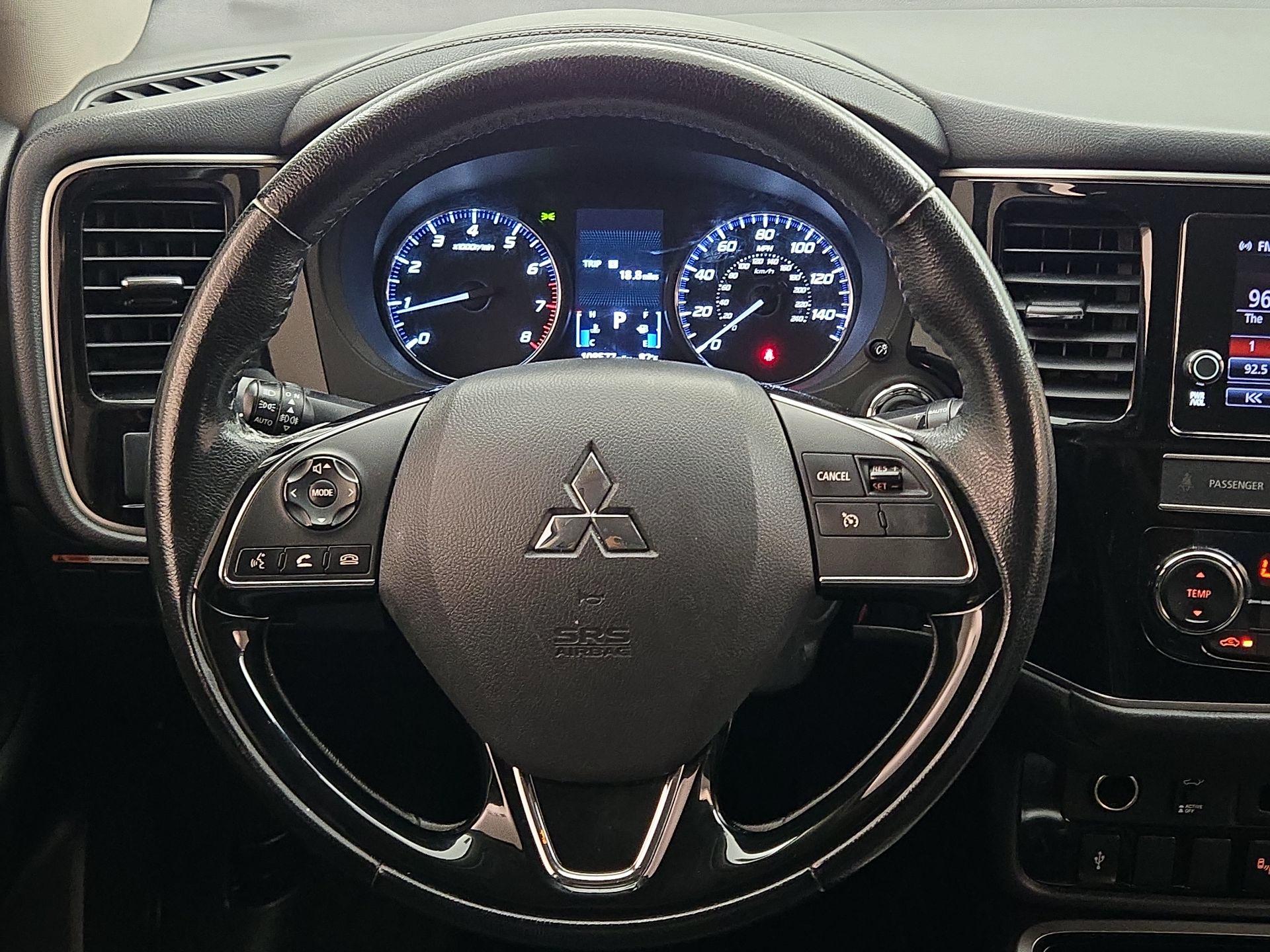 Thumbnail: 2019 Mitsubishi Outlander - 10