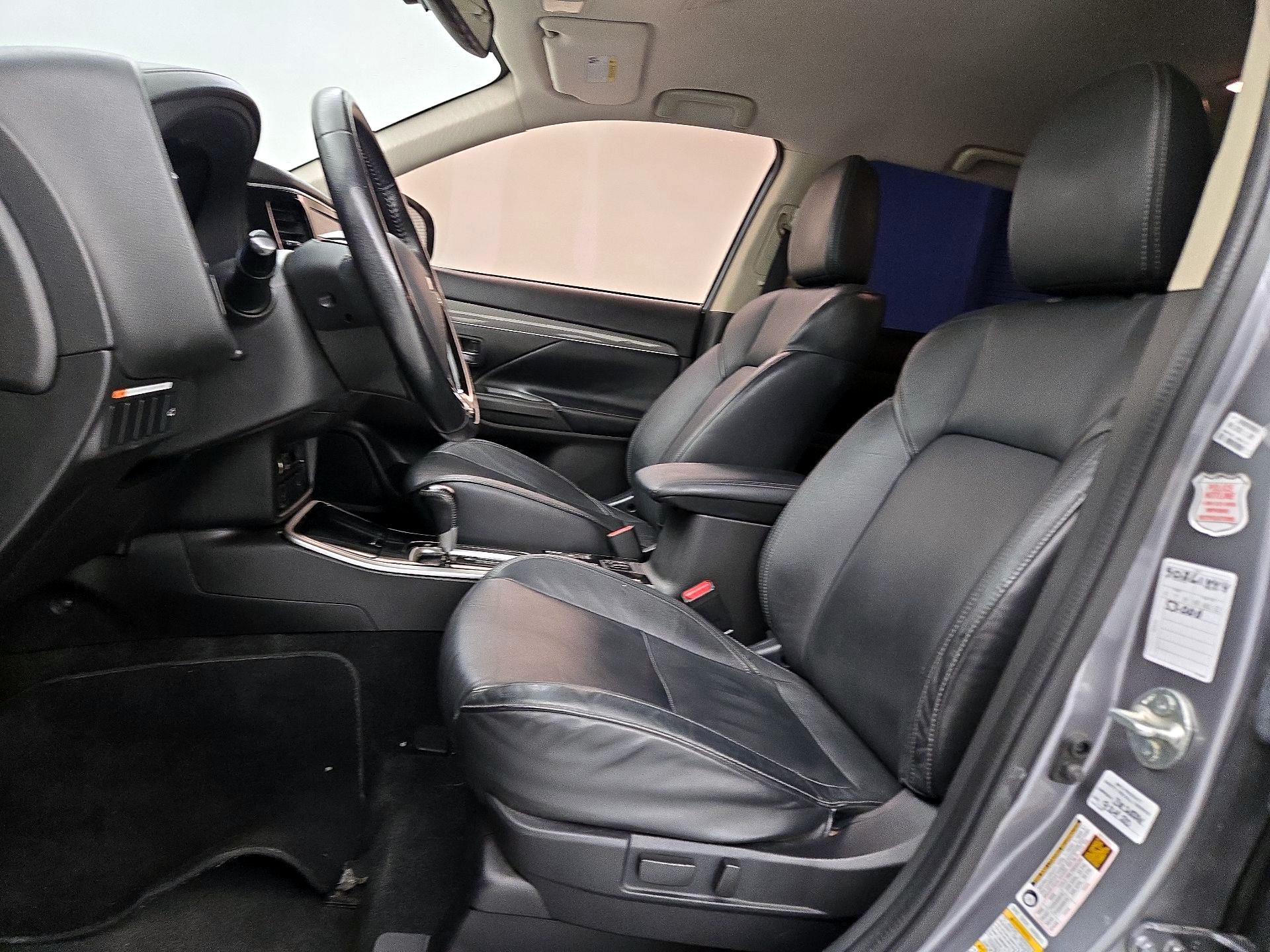 Thumbnail: 2019 Mitsubishi Outlander - 11