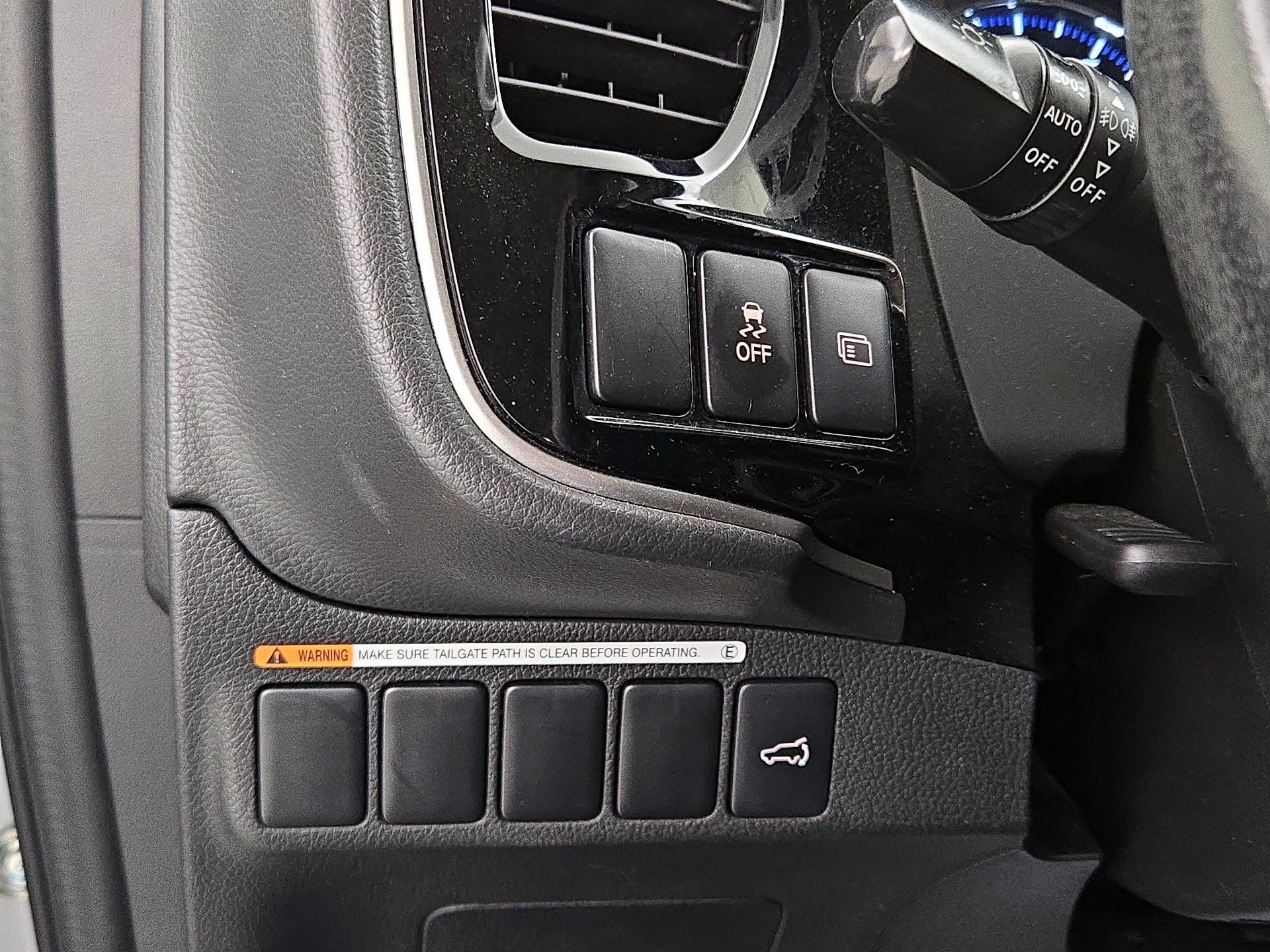 Thumbnail: 2019 Mitsubishi Outlander - 13