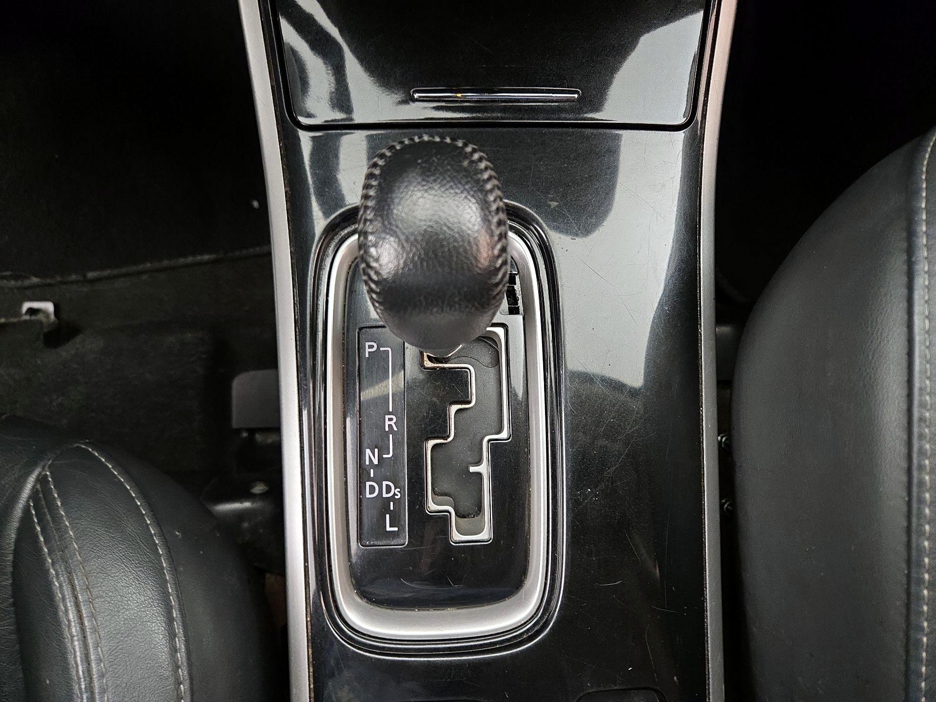 Thumbnail: 2019 Mitsubishi Outlander - 17