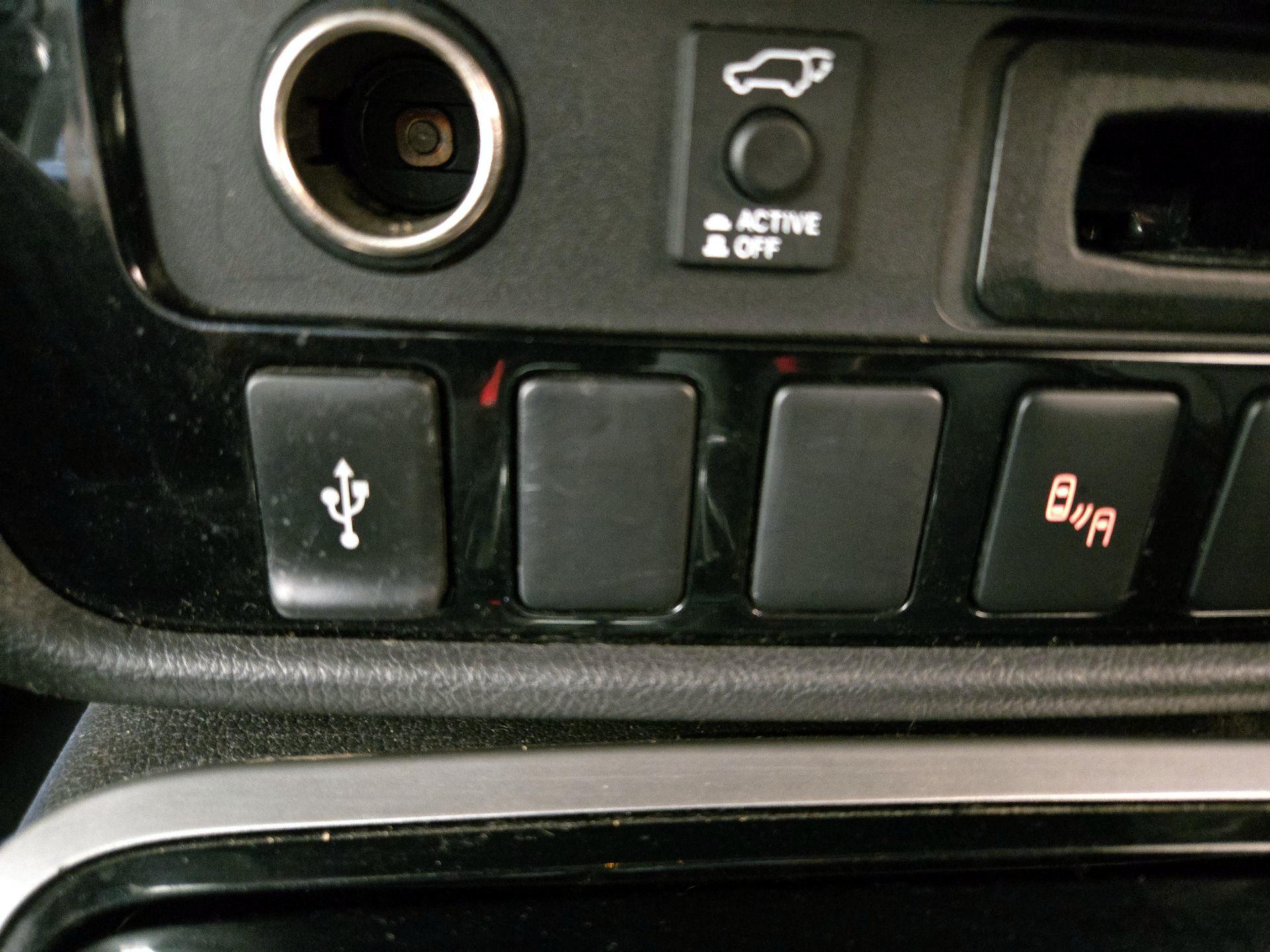 Thumbnail: 2019 Mitsubishi Outlander - 18
