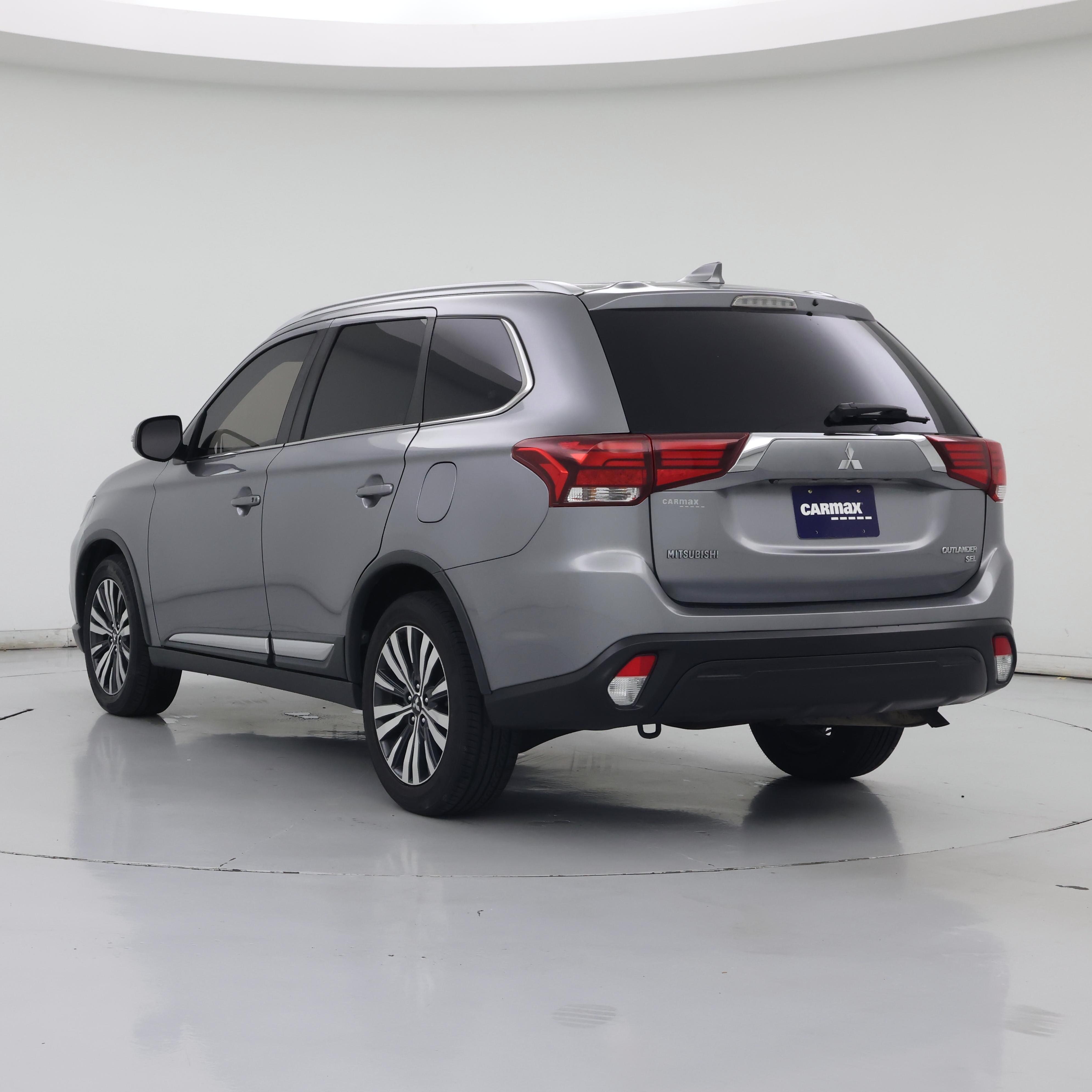 Thumbnail: 2019 Mitsubishi Outlander - 2