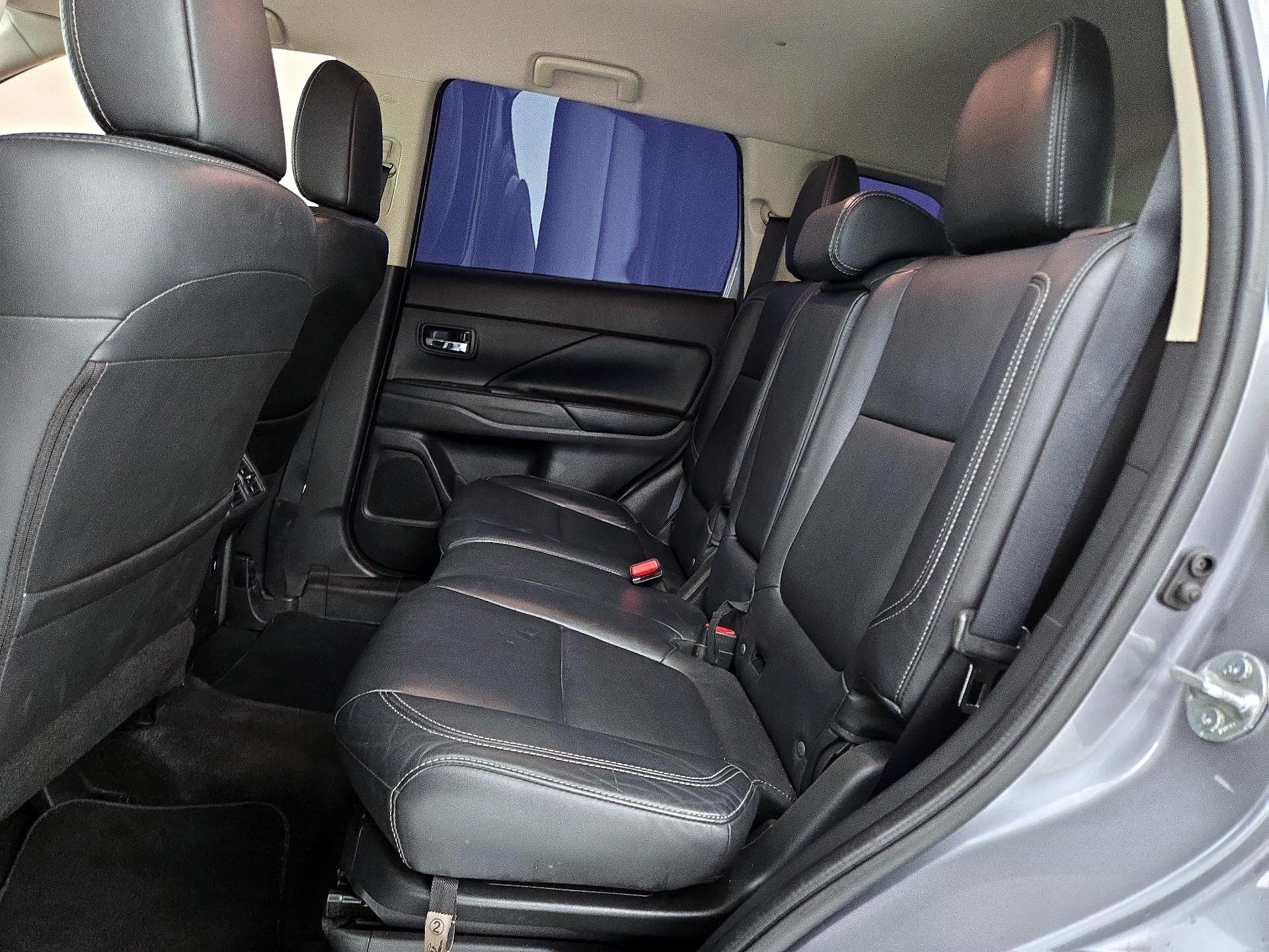 Thumbnail: 2019 Mitsubishi Outlander - 19