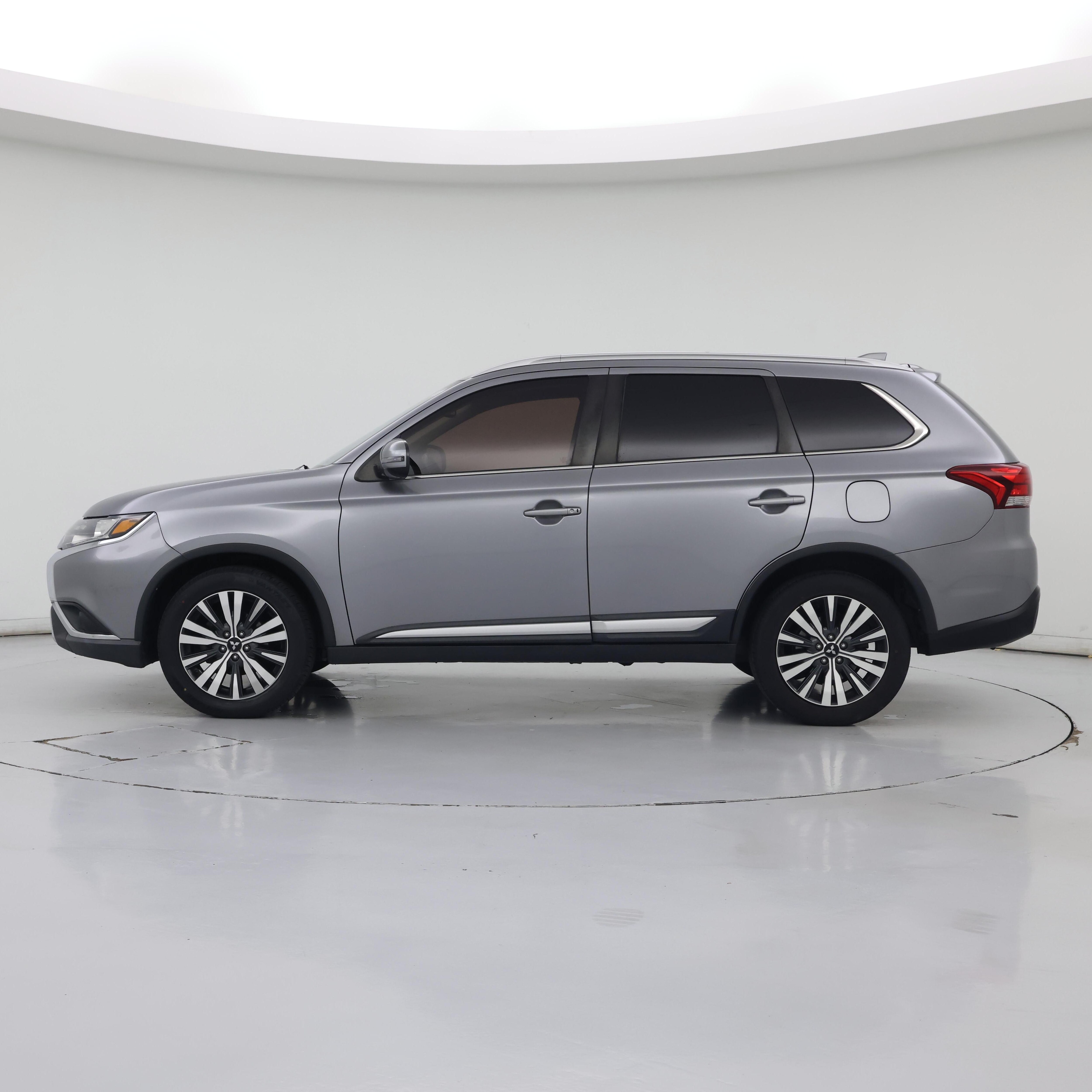 Thumbnail: 2019 Mitsubishi Outlander - 3