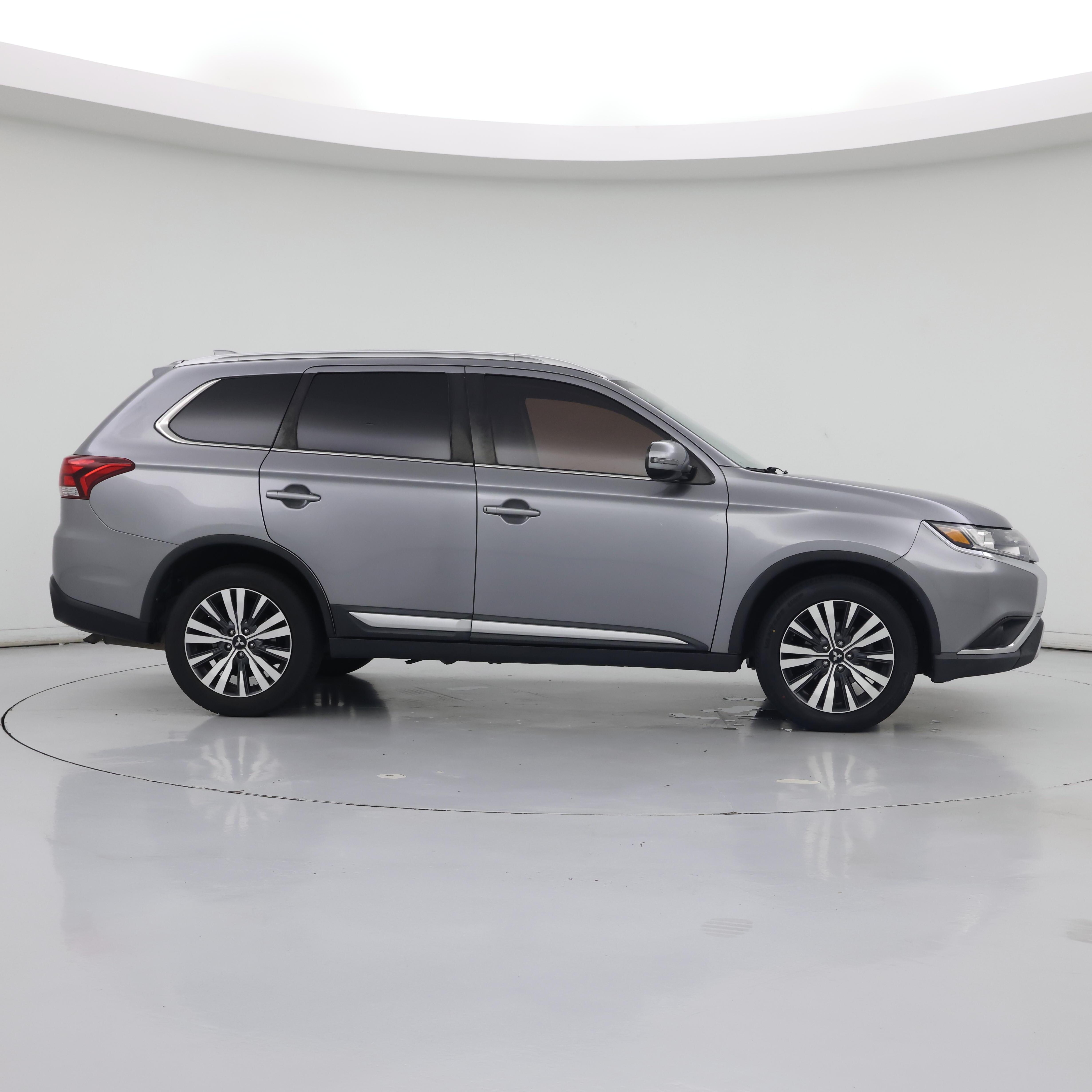 Thumbnail: 2019 Mitsubishi Outlander - 7