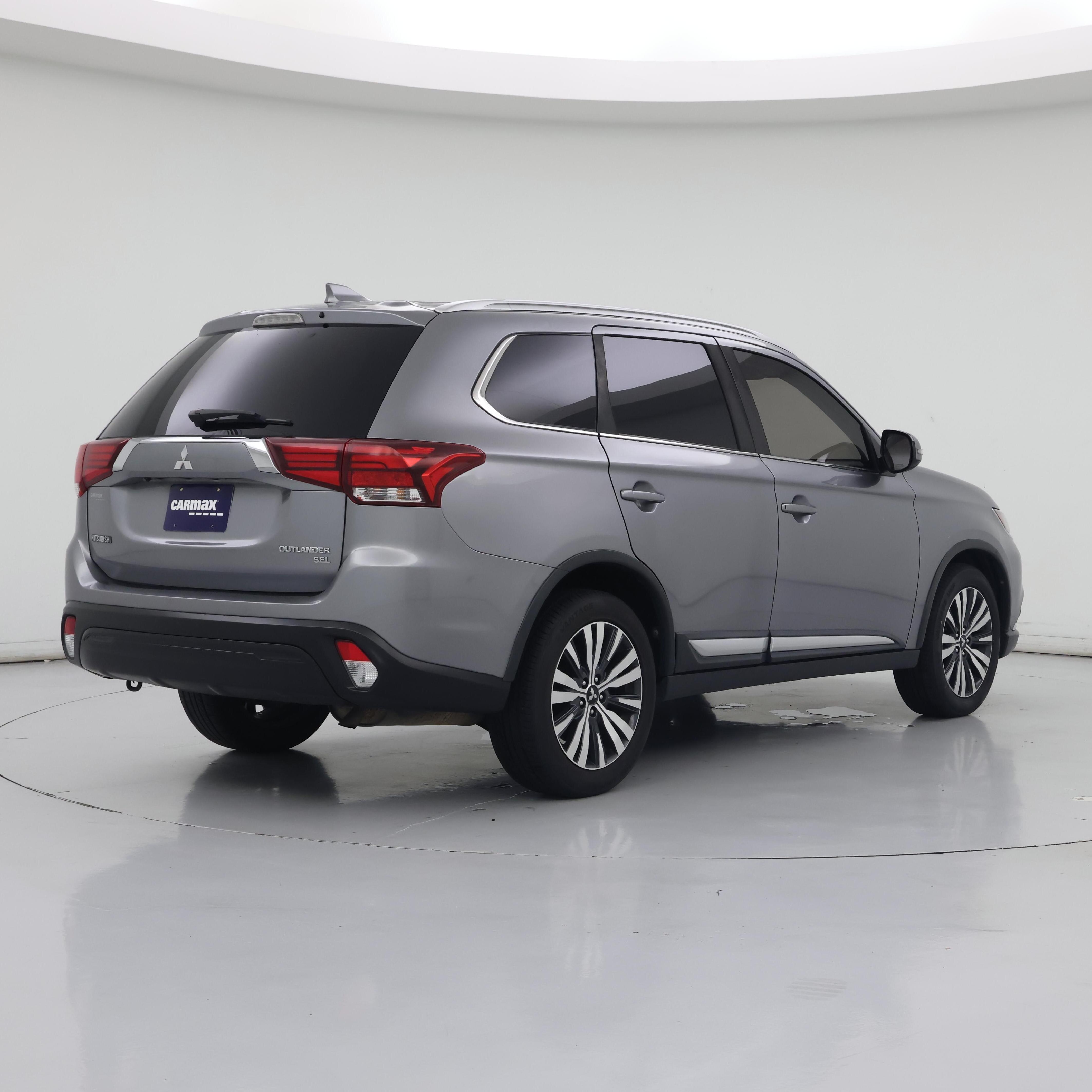 Thumbnail: 2019 Mitsubishi Outlander - 8