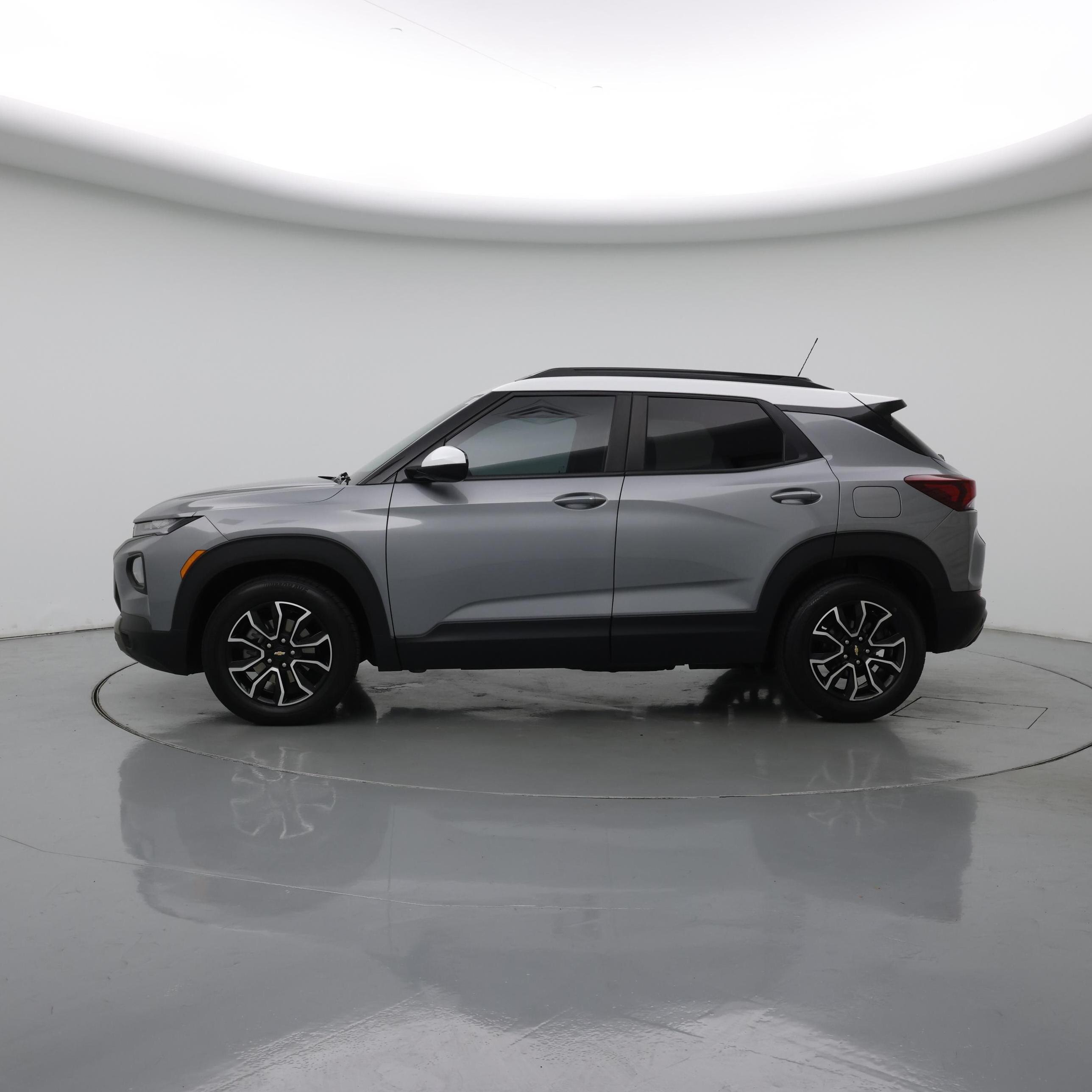 Thumbnail: 2023 Chevrolet TrailBlazer - 3
