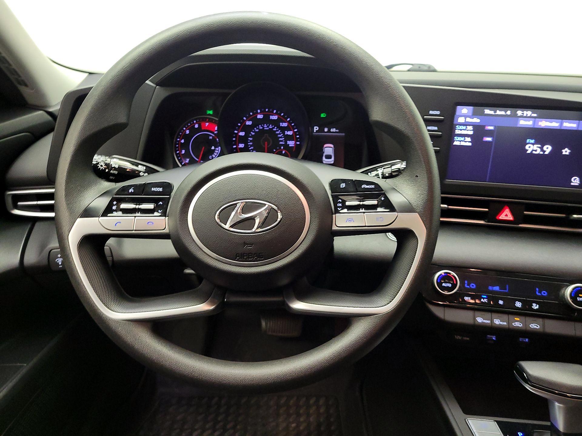 Thumbnail: 2021 Hyundai Elantra - 10