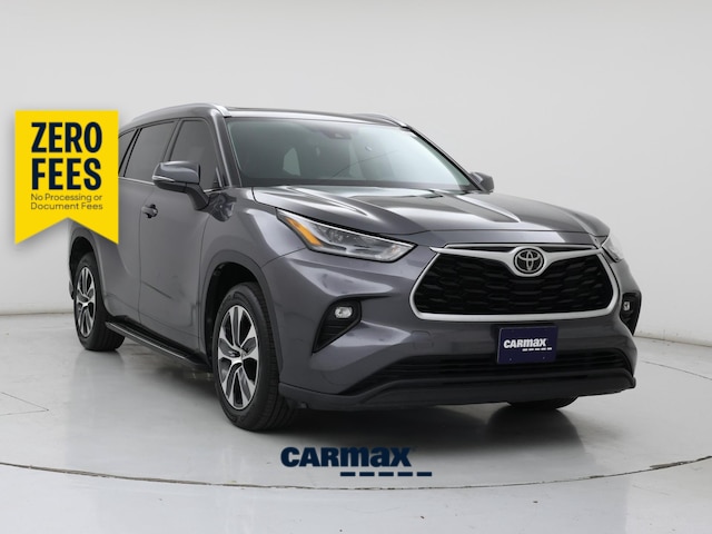 Gray 2021 Toyota Highlander XLE FWD SUV / Crossover Front-Wheel Drive Automatic