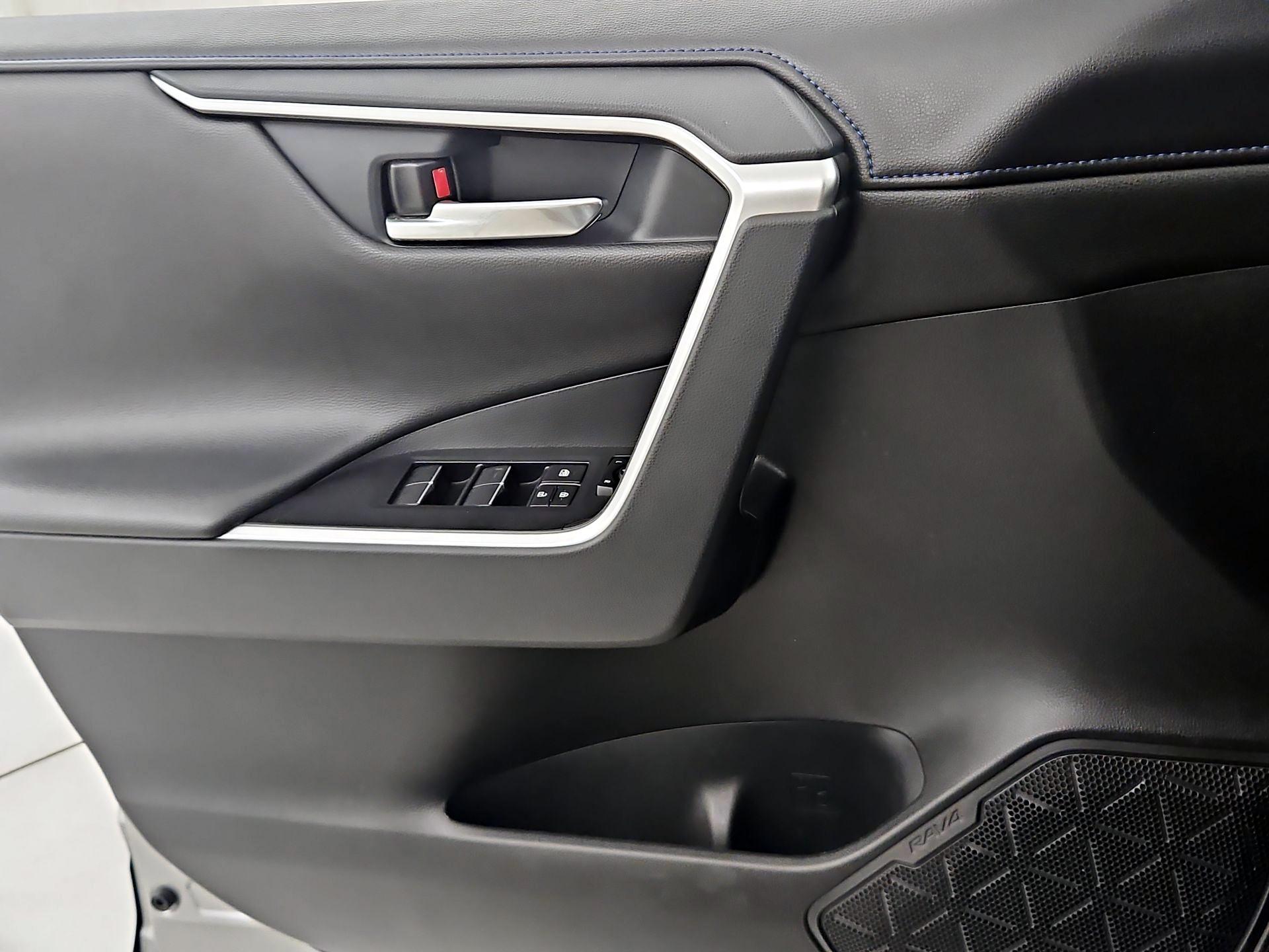 Thumbnail: 2019 Toyota RAV4 - 12