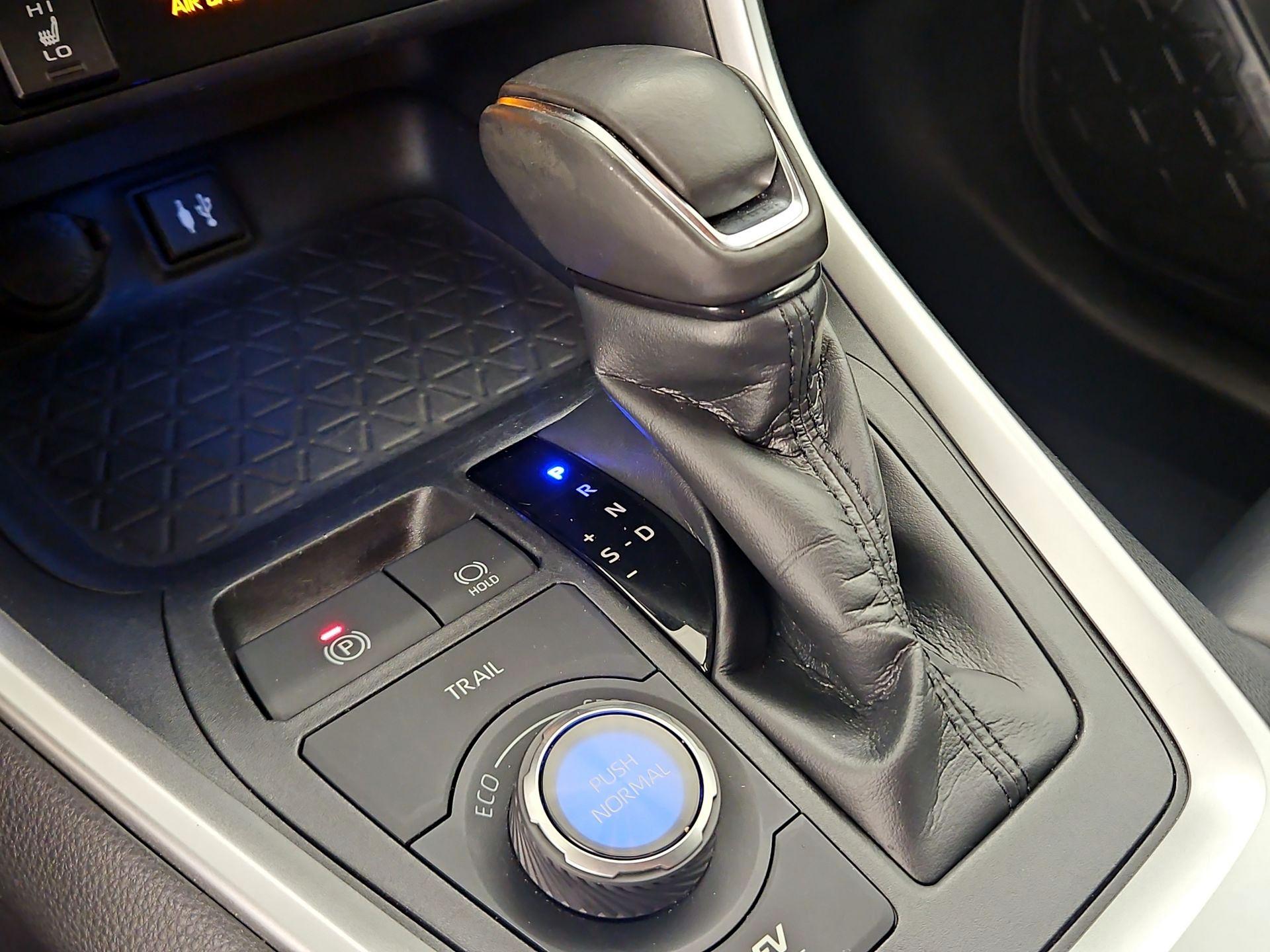 Thumbnail: 2019 Toyota RAV4 - 17