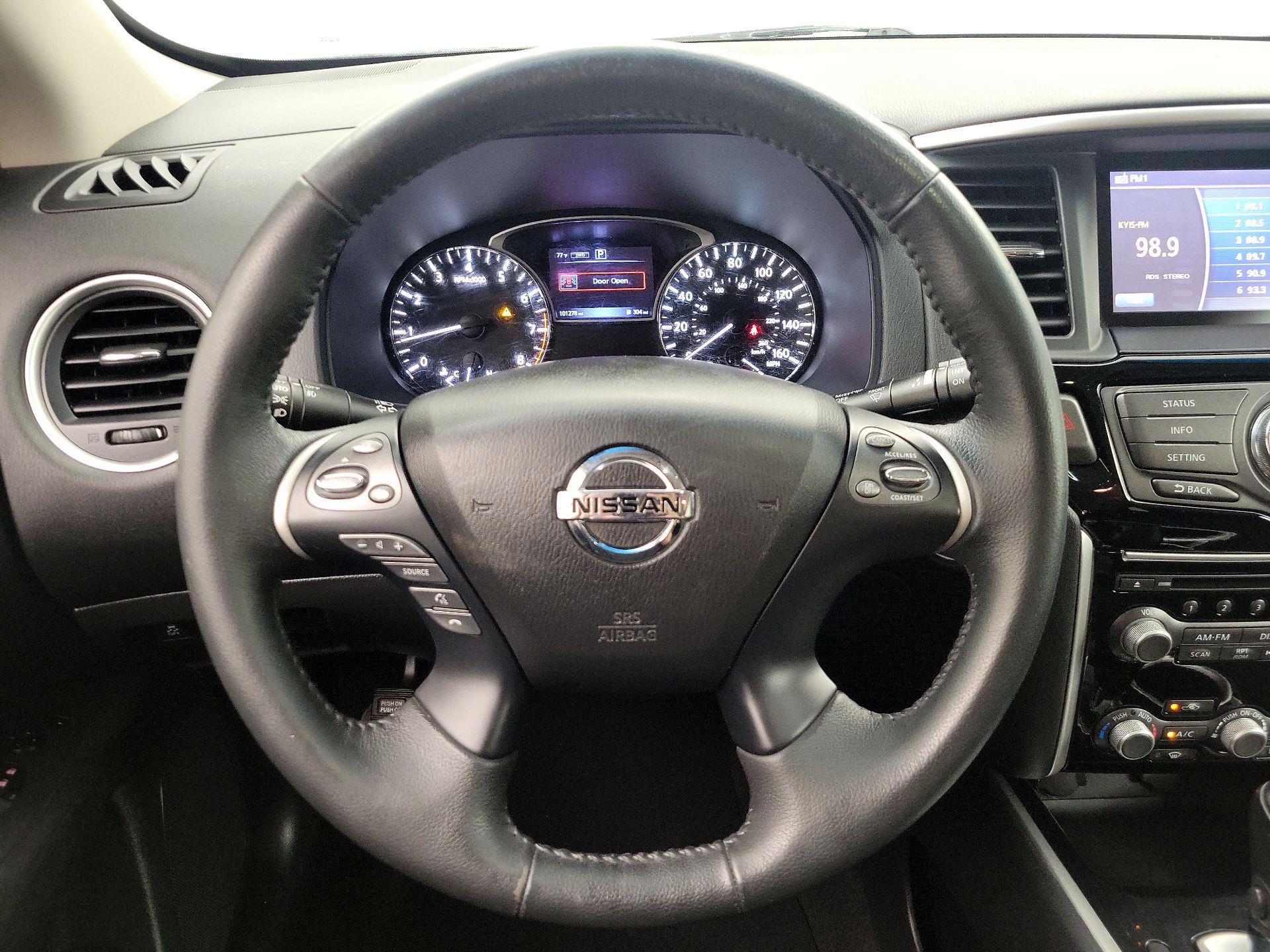 Thumbnail: 2016 Nissan Pathfinder - 10