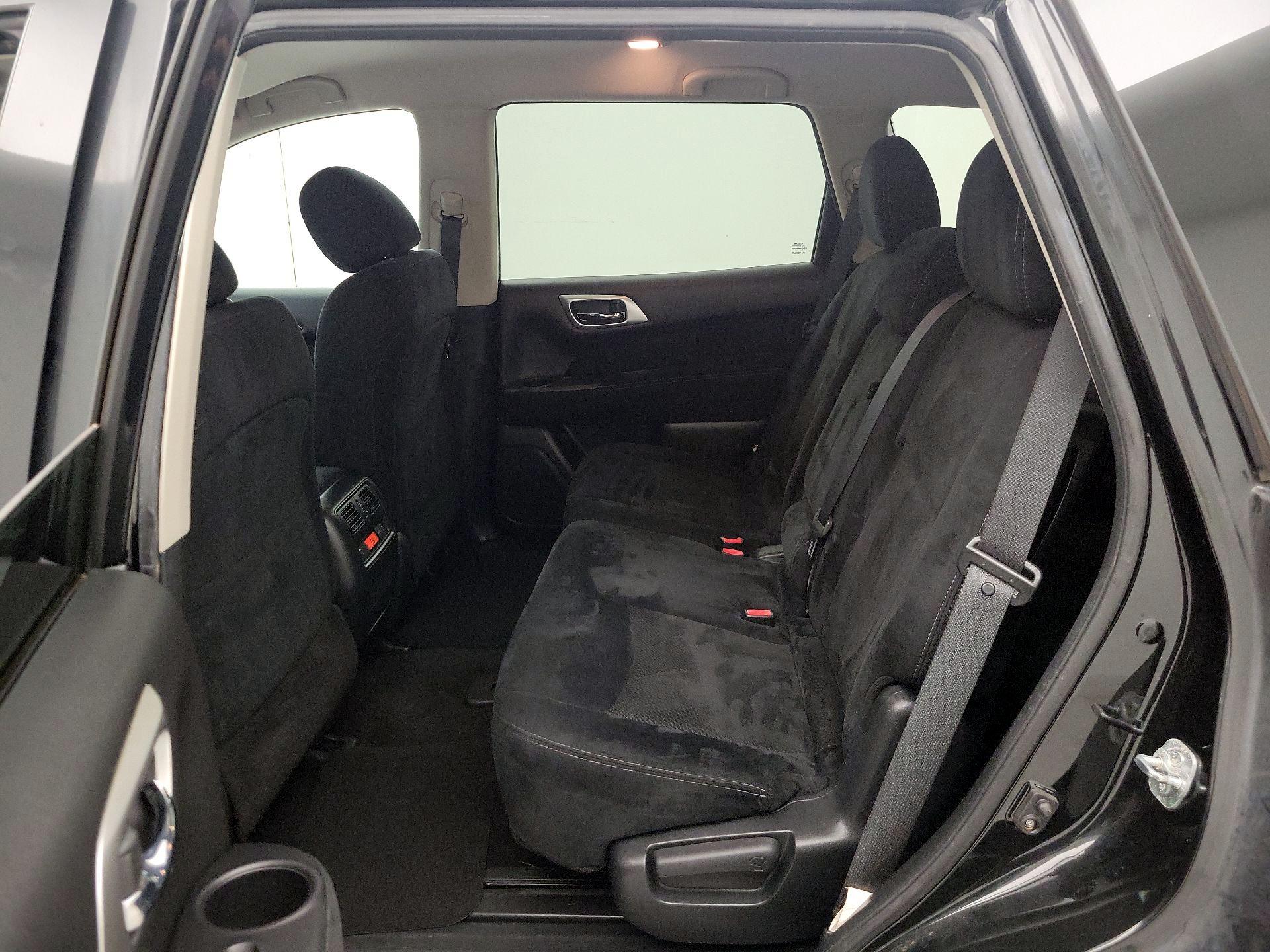 Thumbnail: 2016 Nissan Pathfinder - 19