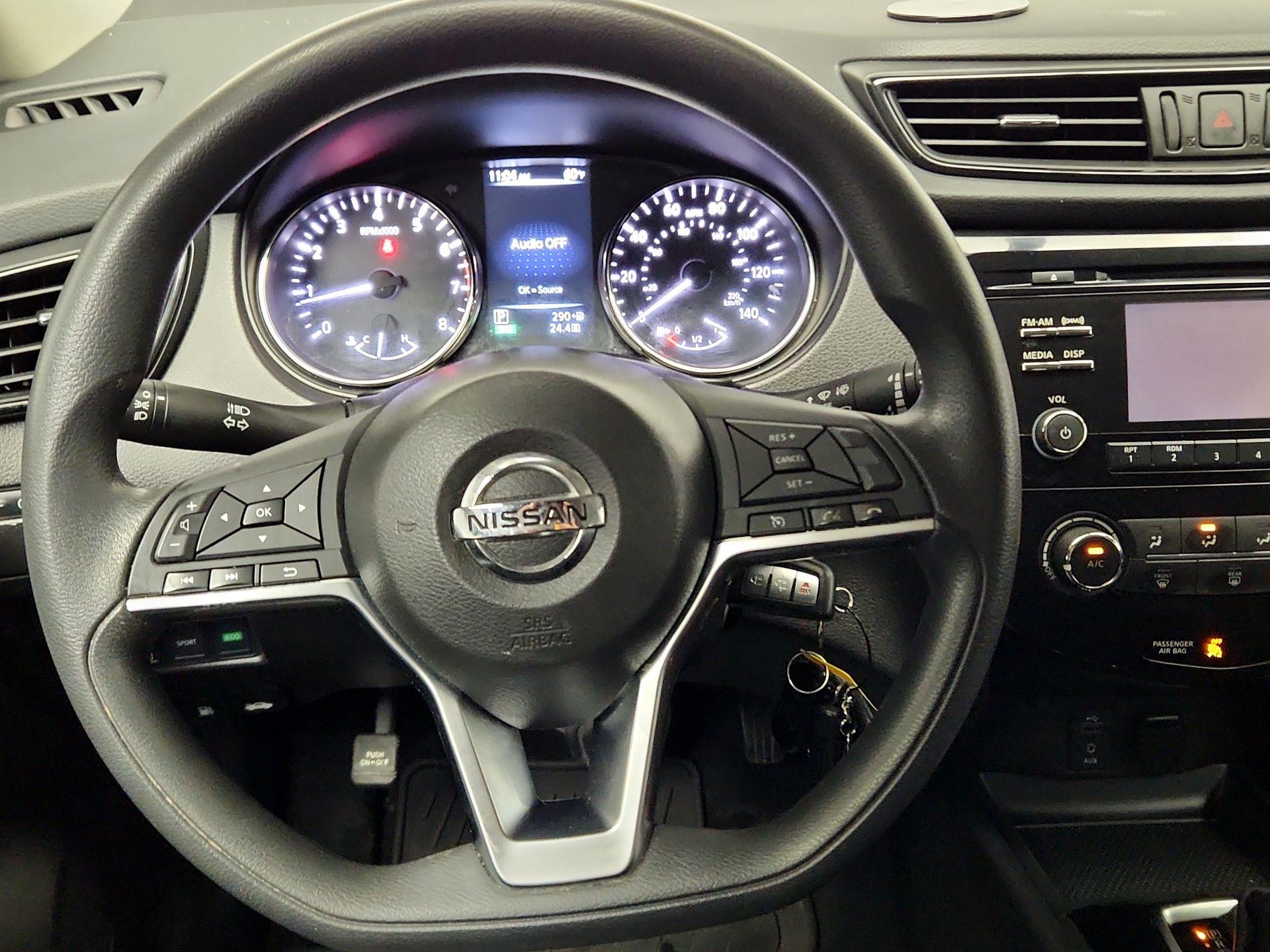 Thumbnail: 2017 Nissan Rogue - 10