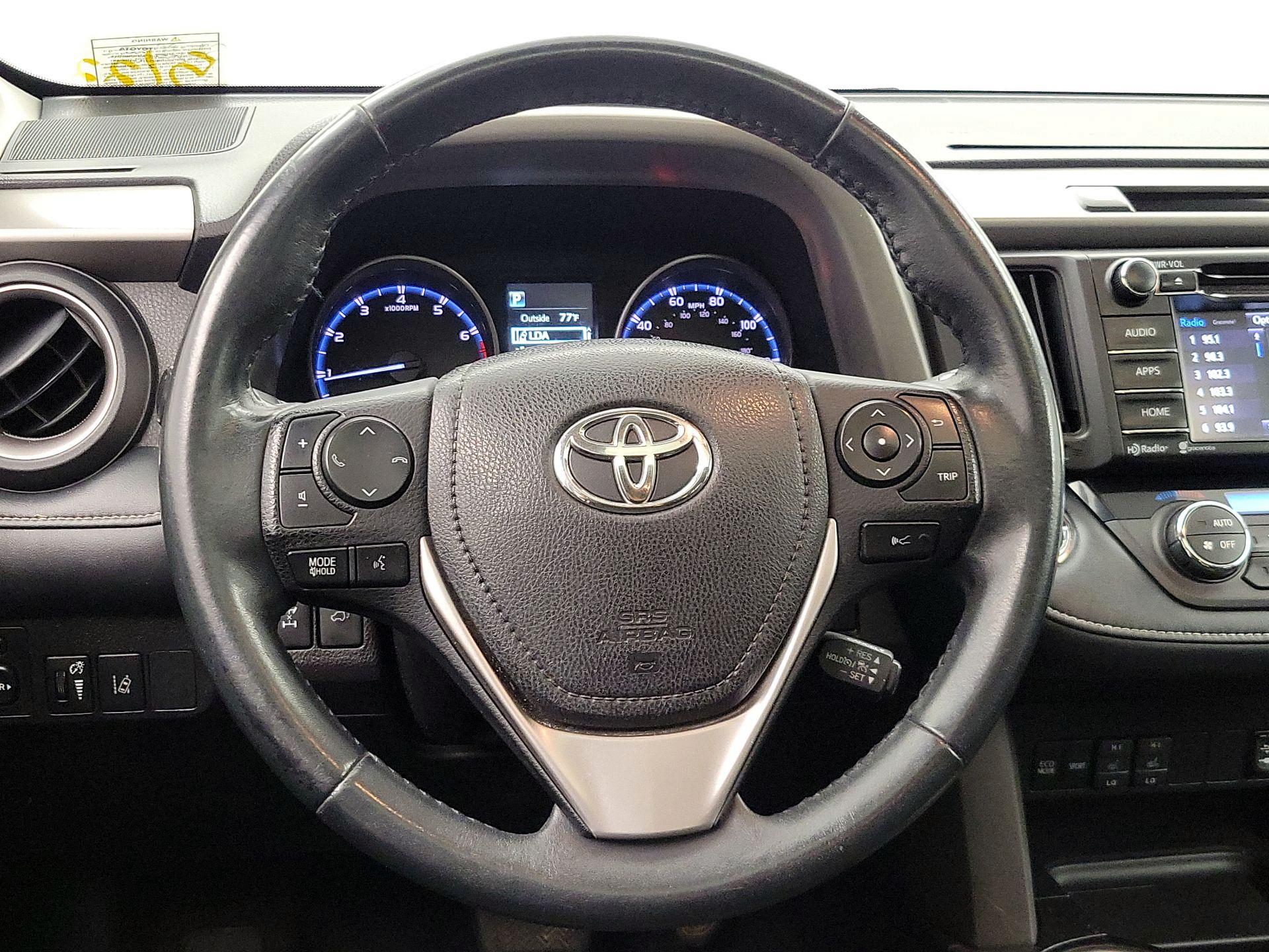 Thumbnail: 2018 Toyota RAV4 - 10