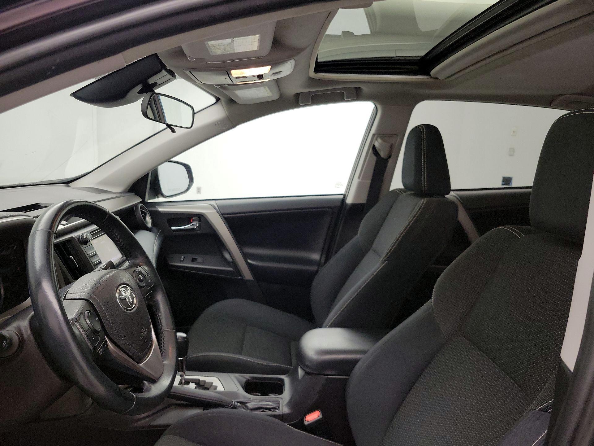 Thumbnail: 2018 Toyota RAV4 - 19