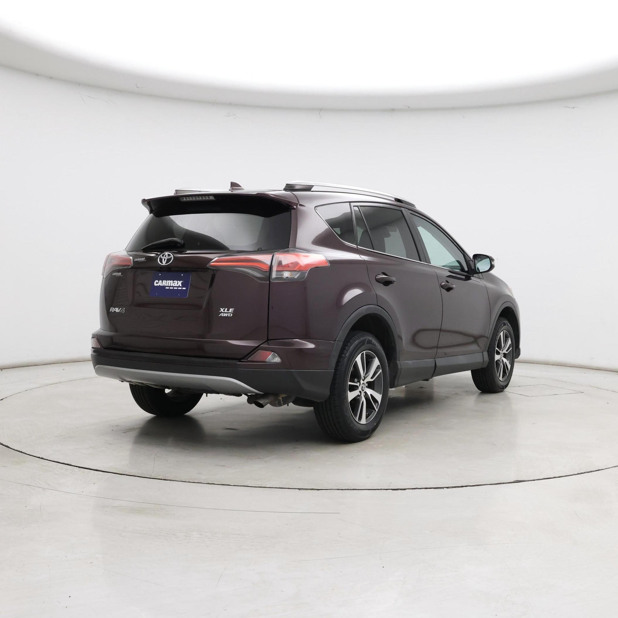 Thumbnail: 2018 Toyota RAV4 - 8