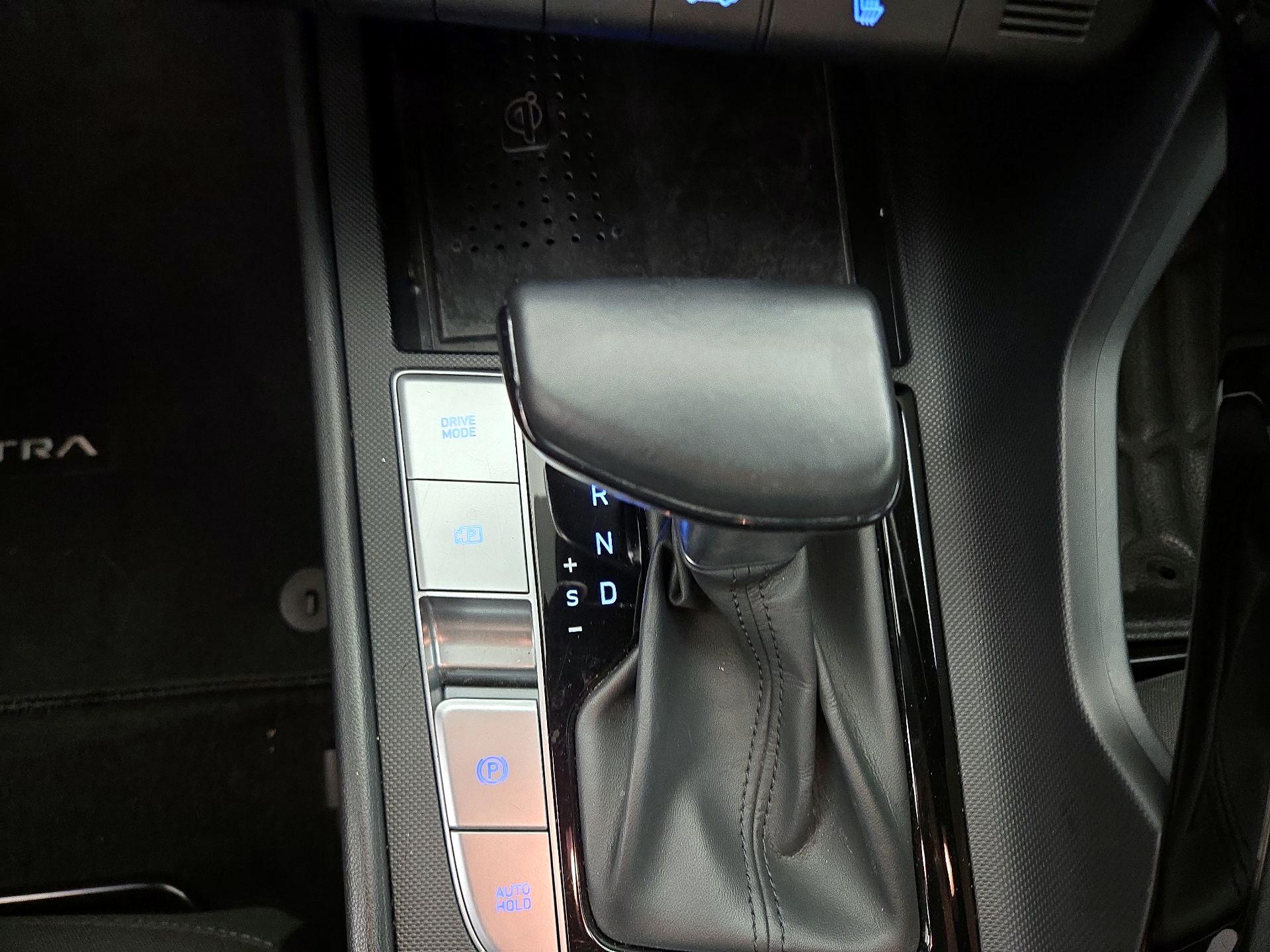 Thumbnail: 2021 Hyundai Elantra - 17