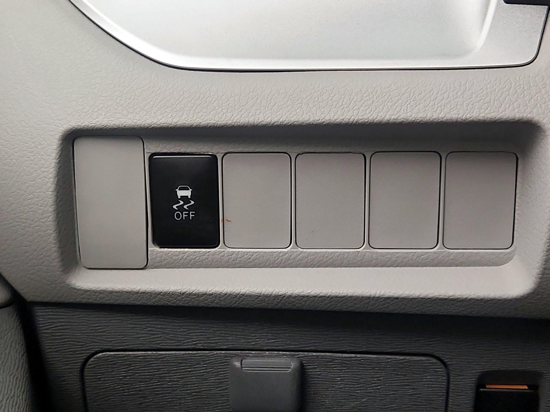 Thumbnail: 2016 Toyota Sienna - 13