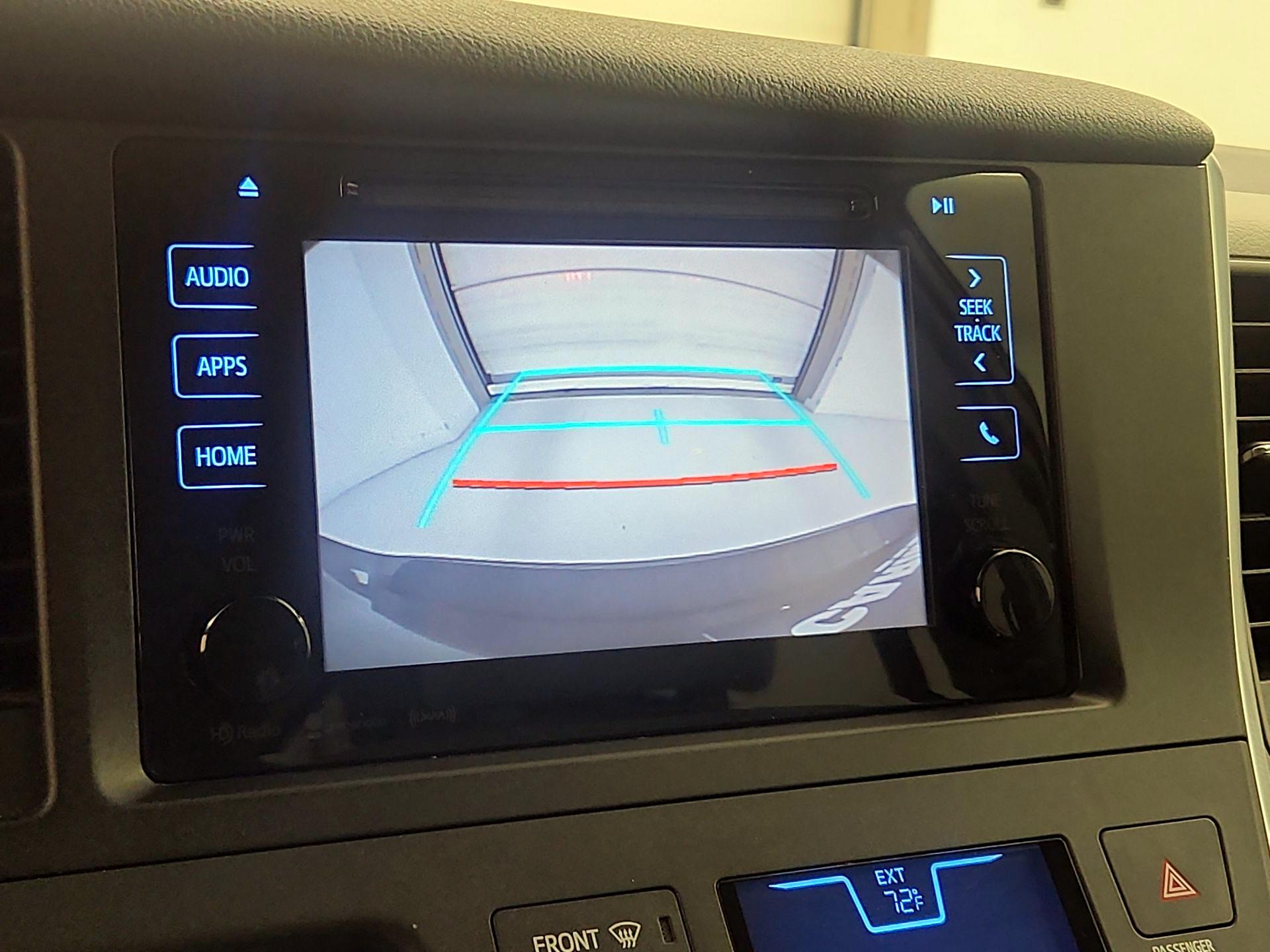 Thumbnail: 2016 Toyota Sienna - 14