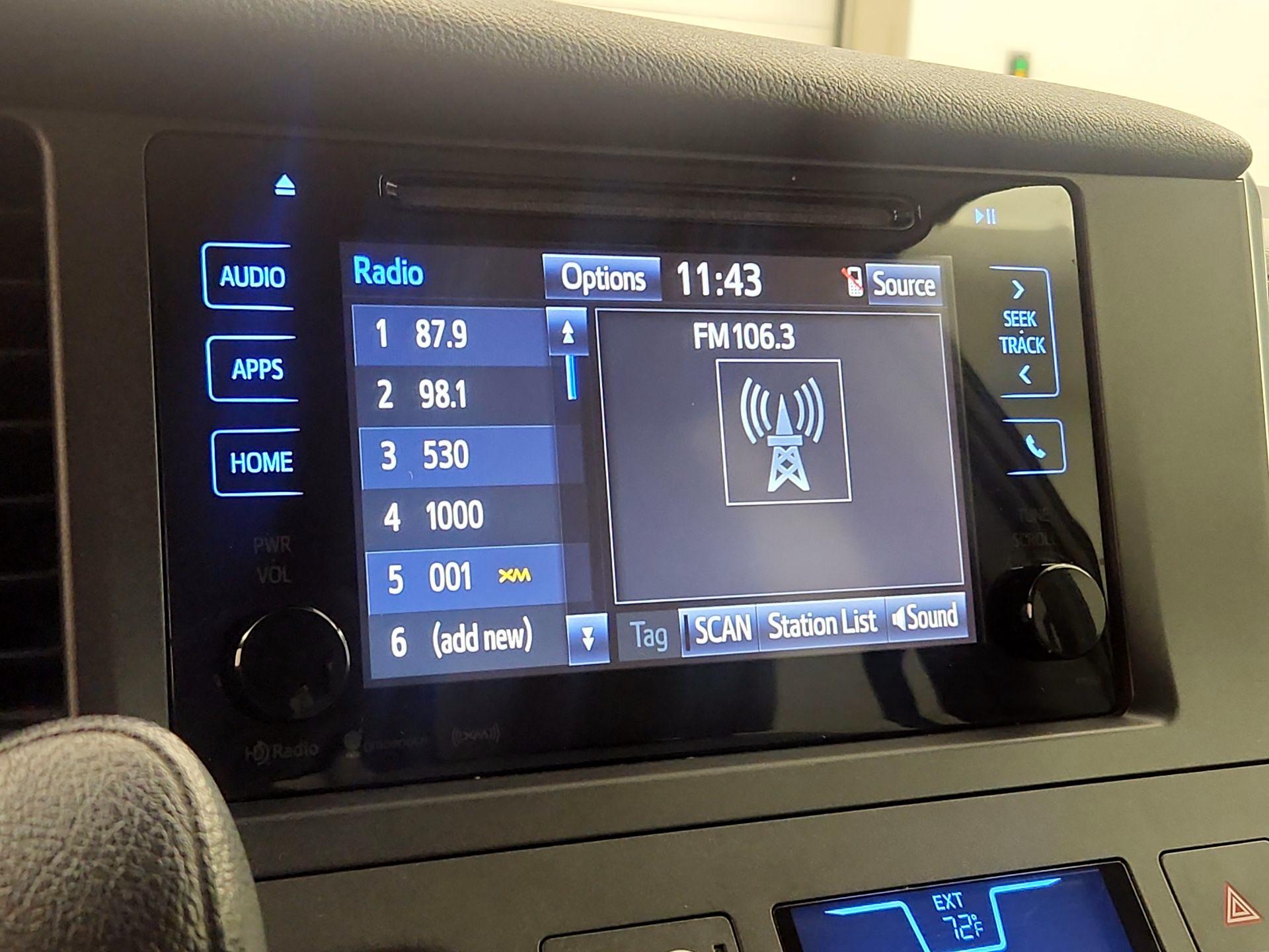 Thumbnail: 2016 Toyota Sienna - 15
