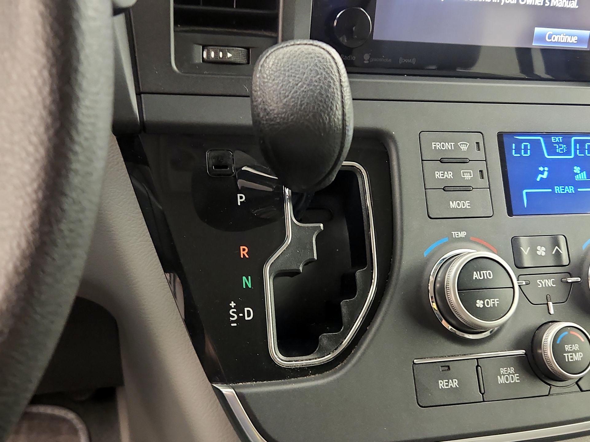 Thumbnail: 2016 Toyota Sienna - 17