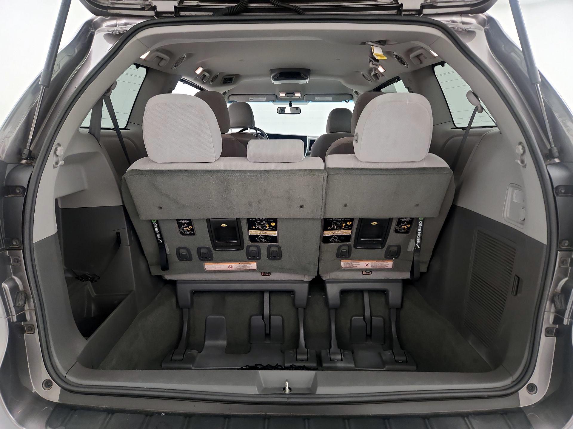 Thumbnail: 2016 Toyota Sienna - 20