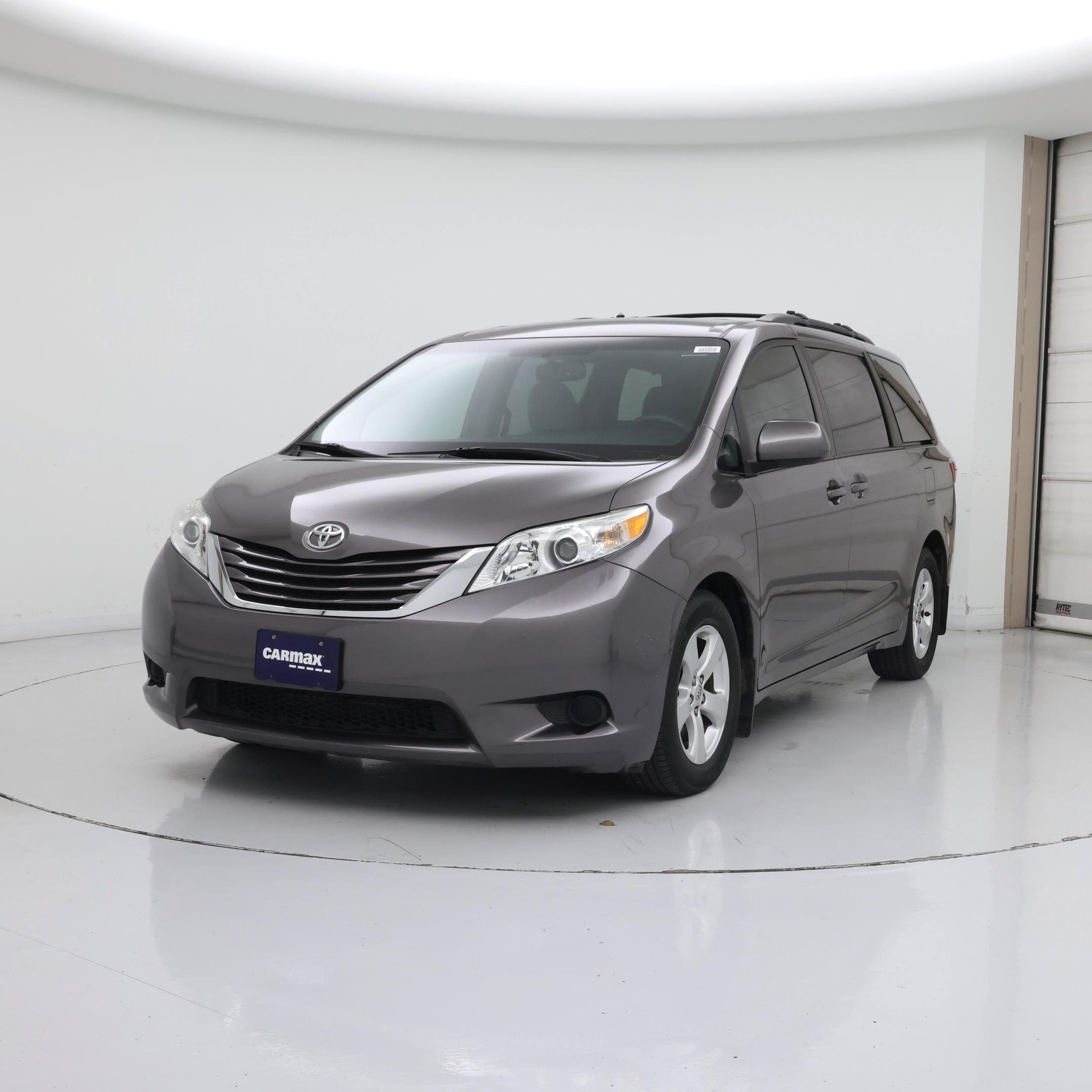 Thumbnail: 2016 Toyota Sienna - 4