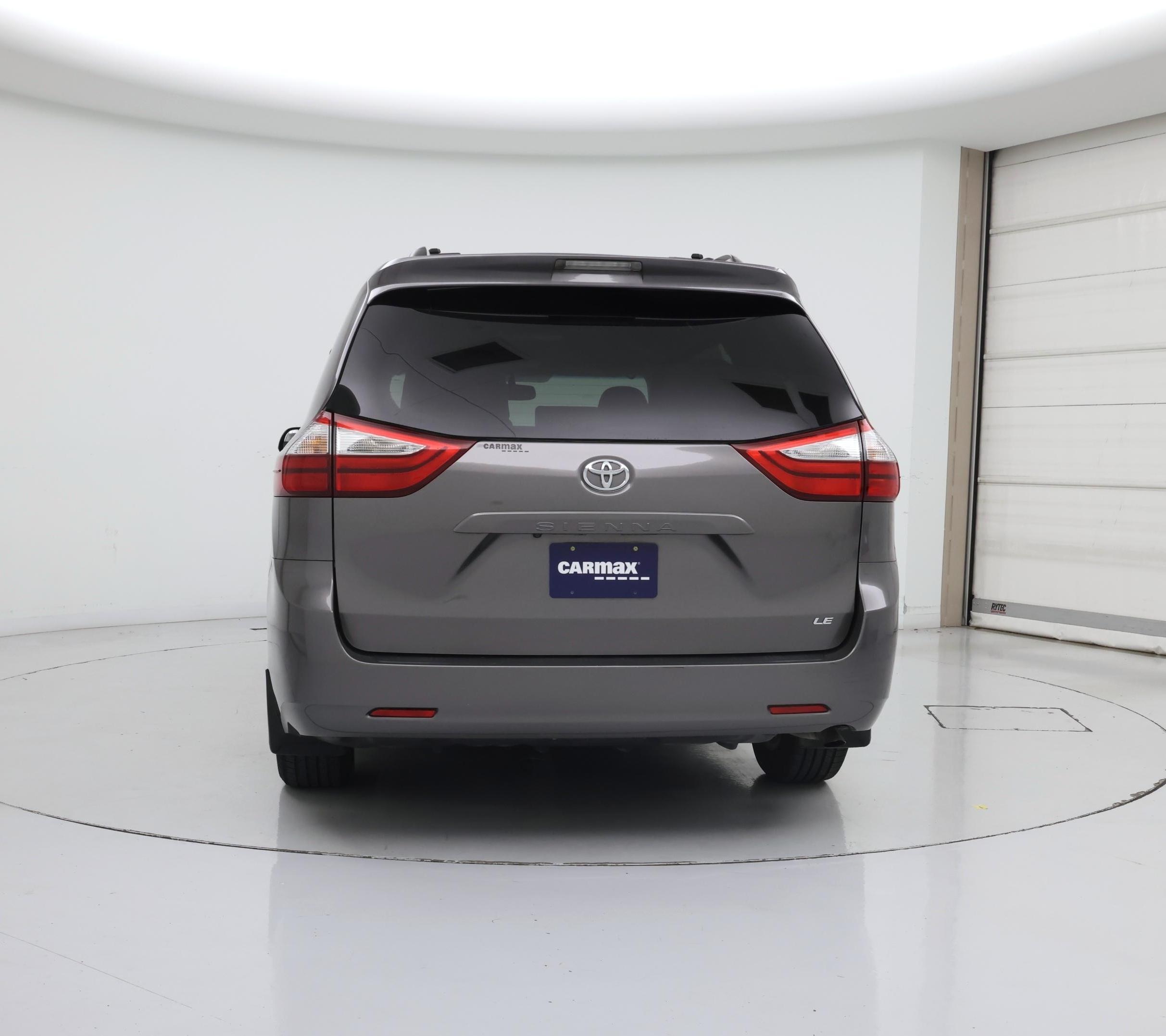 Thumbnail: 2016 Toyota Sienna - 6