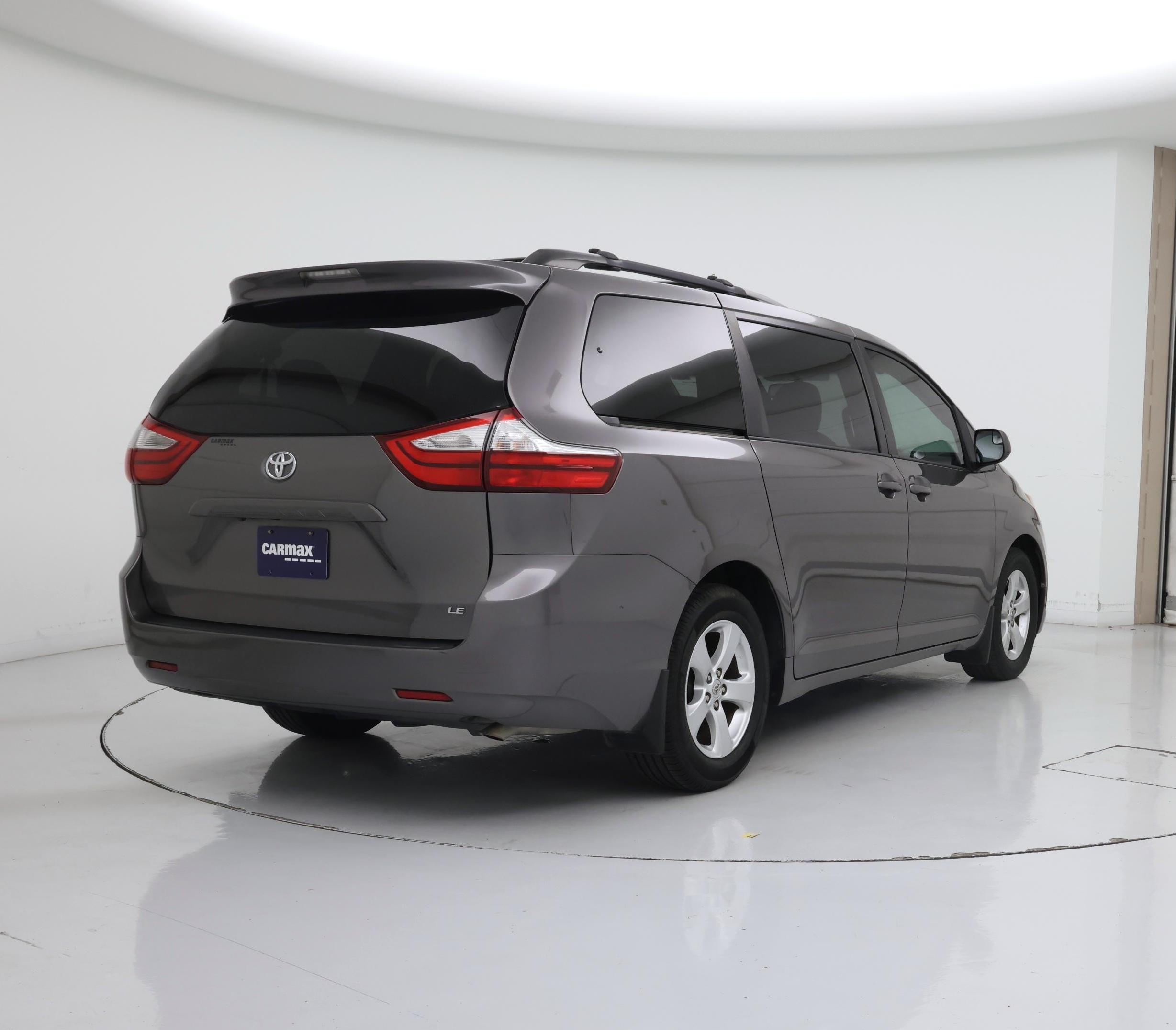Thumbnail: 2016 Toyota Sienna - 8