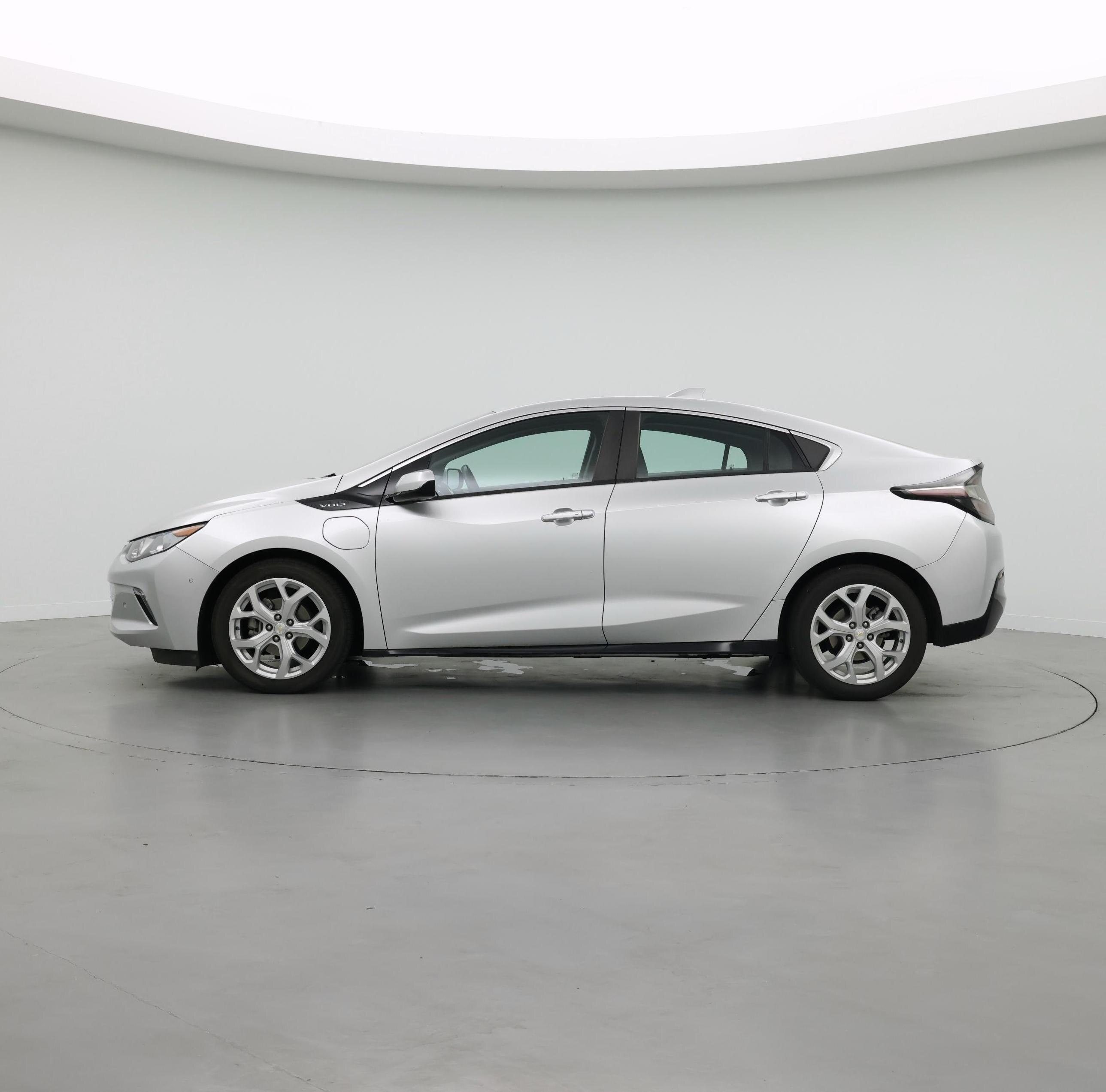 Thumbnail: 2016 Chevrolet Volt - 3