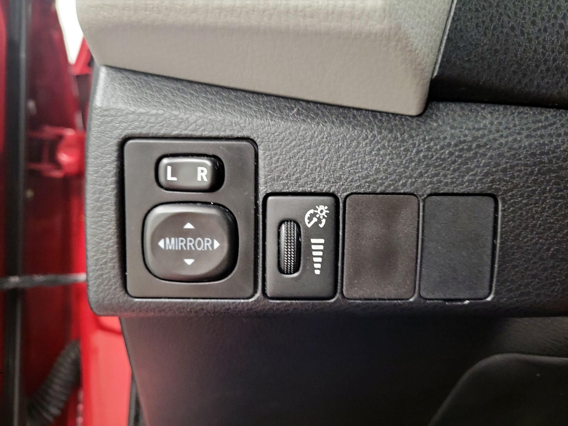 Thumbnail: 2014 Toyota Corolla - 13