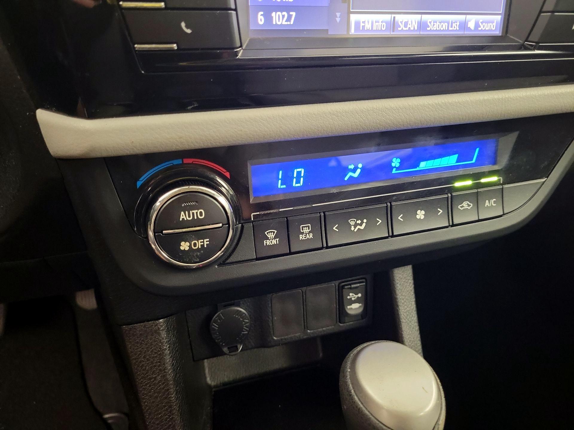 Thumbnail: 2014 Toyota Corolla - 16