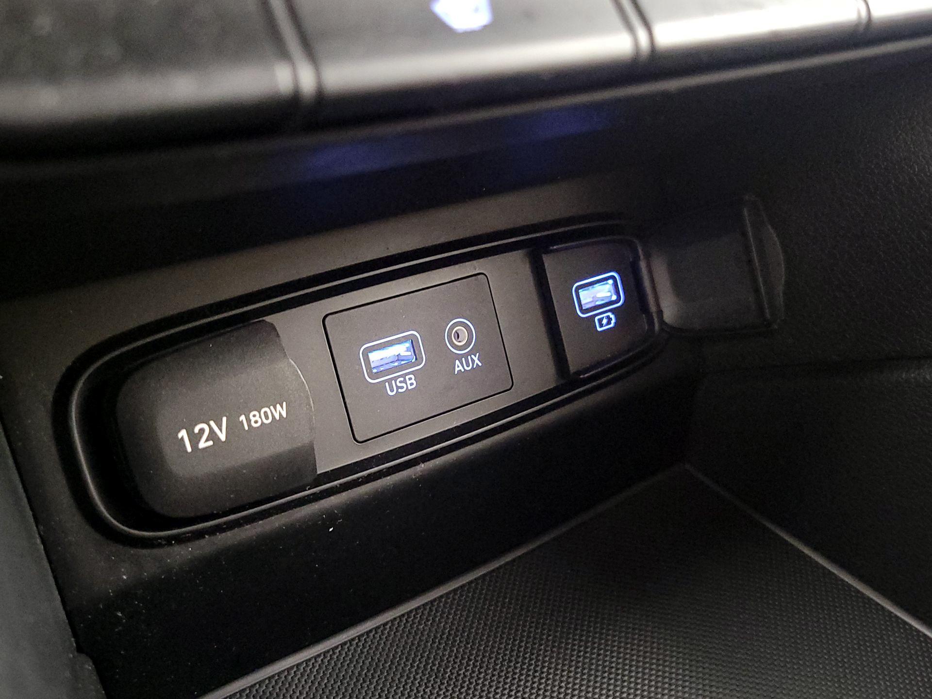 Thumbnail: 2019 Hyundai Santa Fe - 18