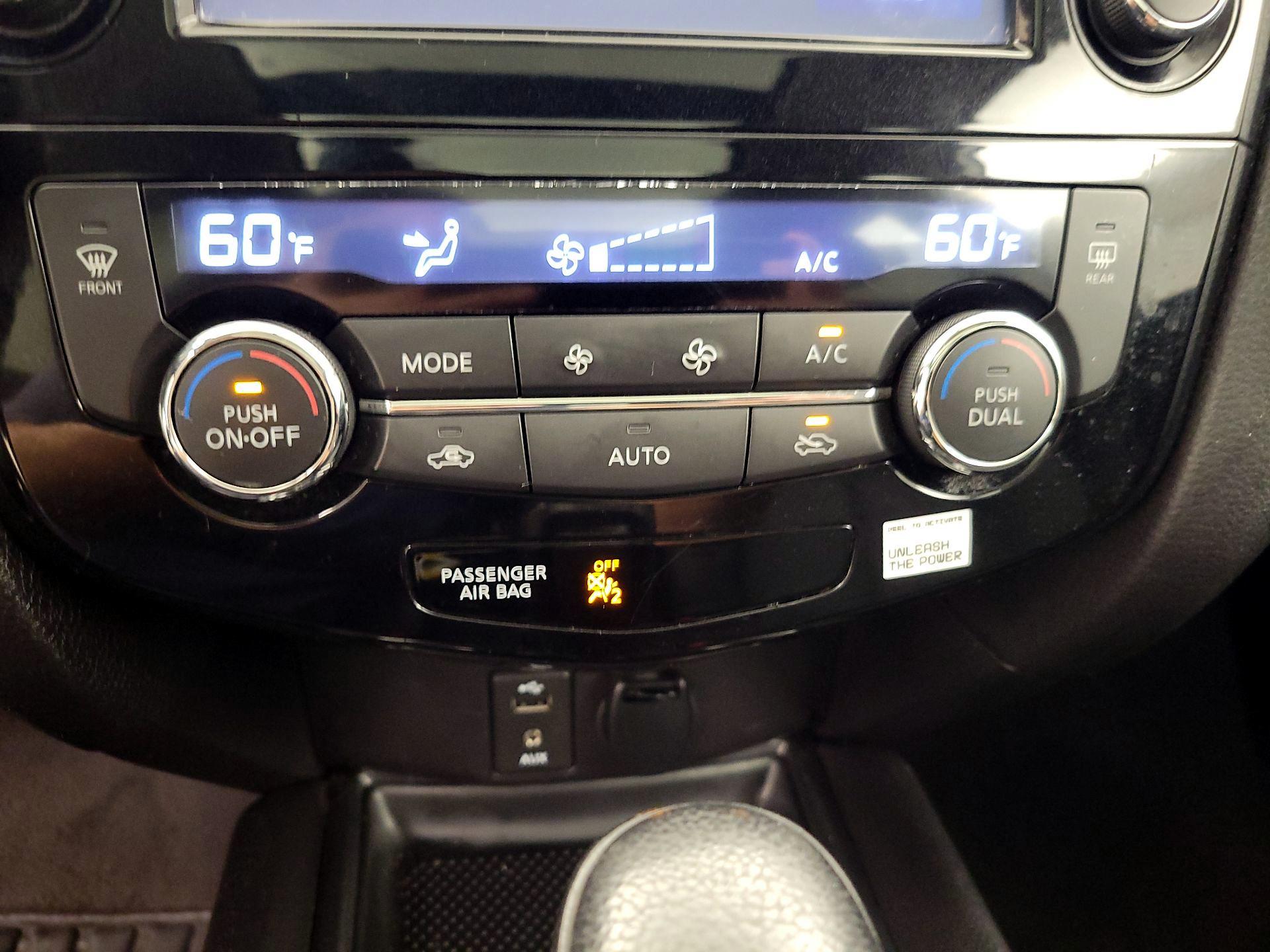 Thumbnail: 2015 Nissan Rogue - 17