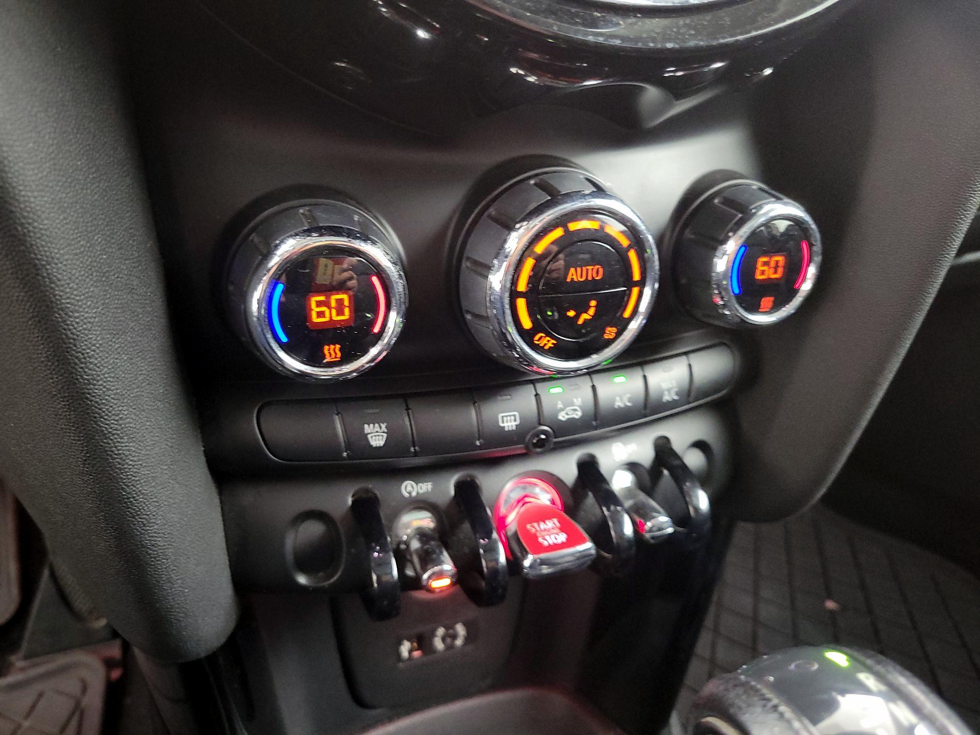 Thumbnail: 2015 MINI Cooper Hardtop - 15