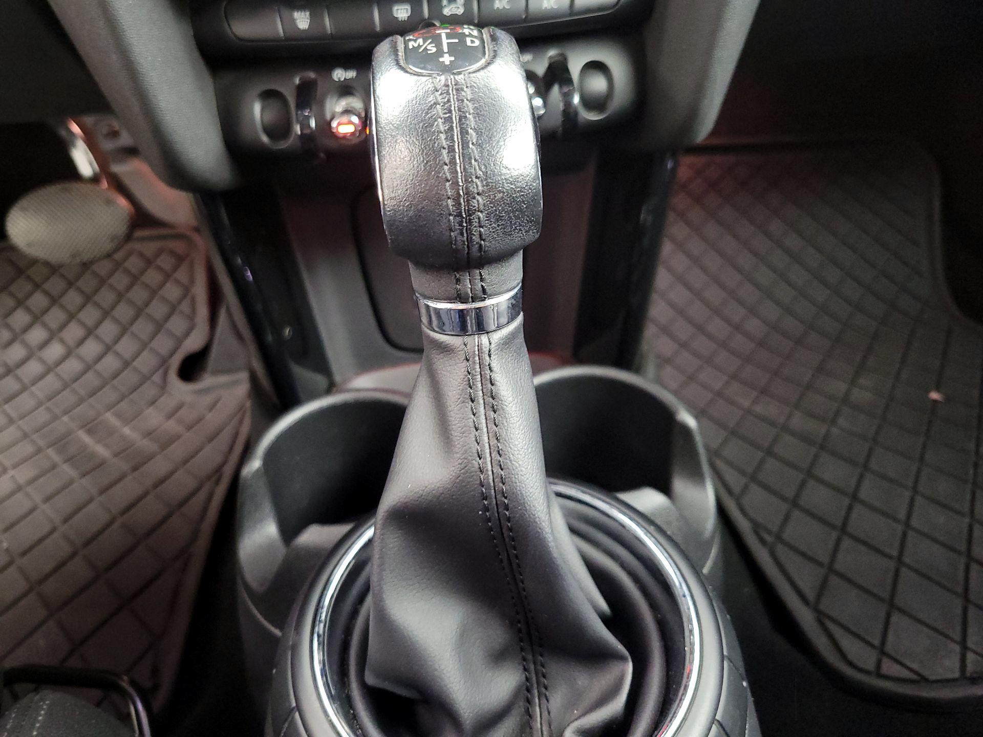 Thumbnail: 2015 MINI Cooper Hardtop - 16