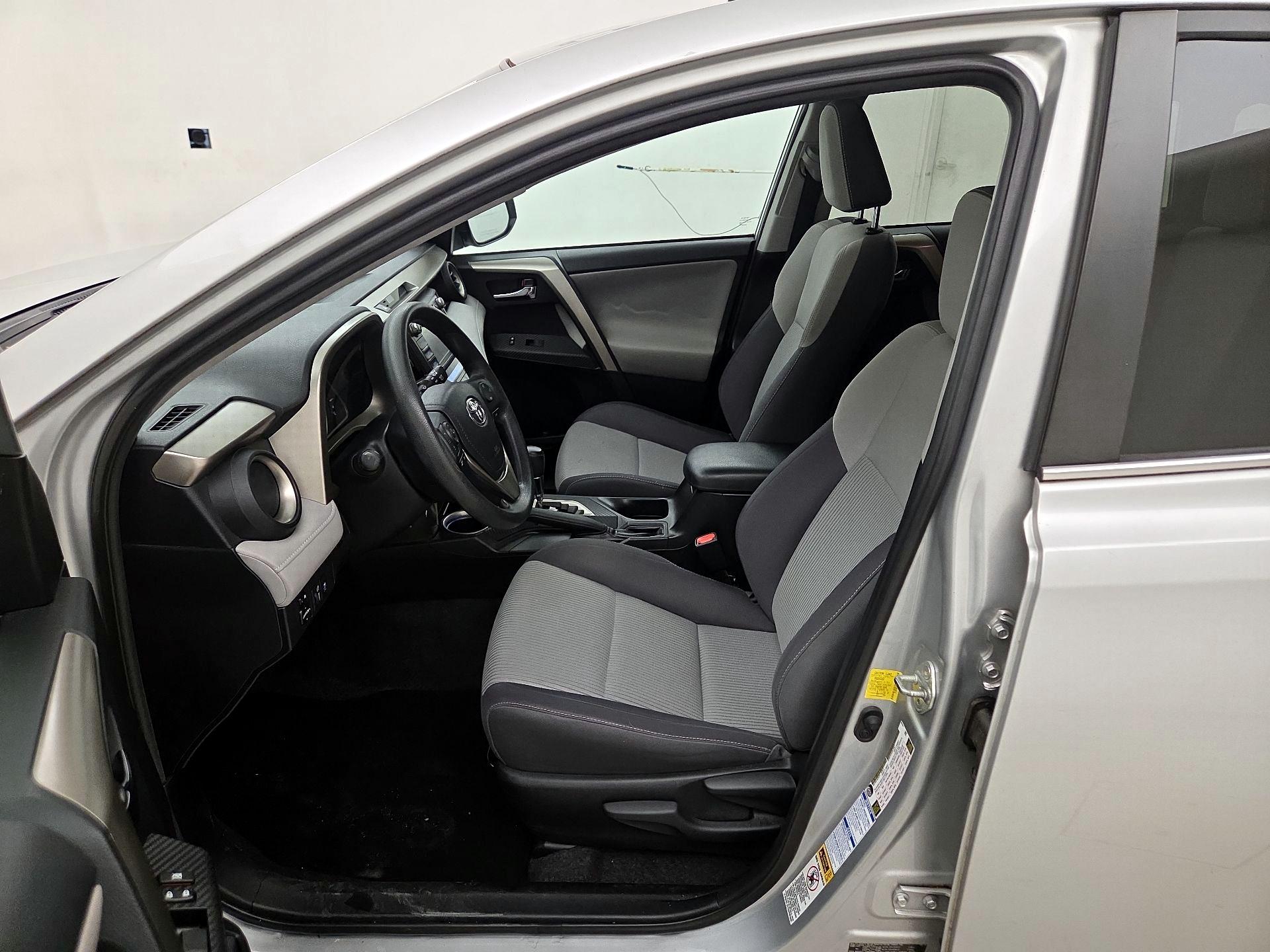 Thumbnail: 2015 Toyota RAV4 - 11