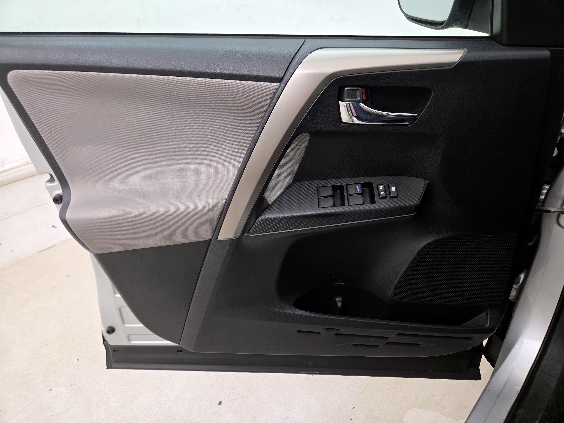 Thumbnail: 2015 Toyota RAV4 - 12