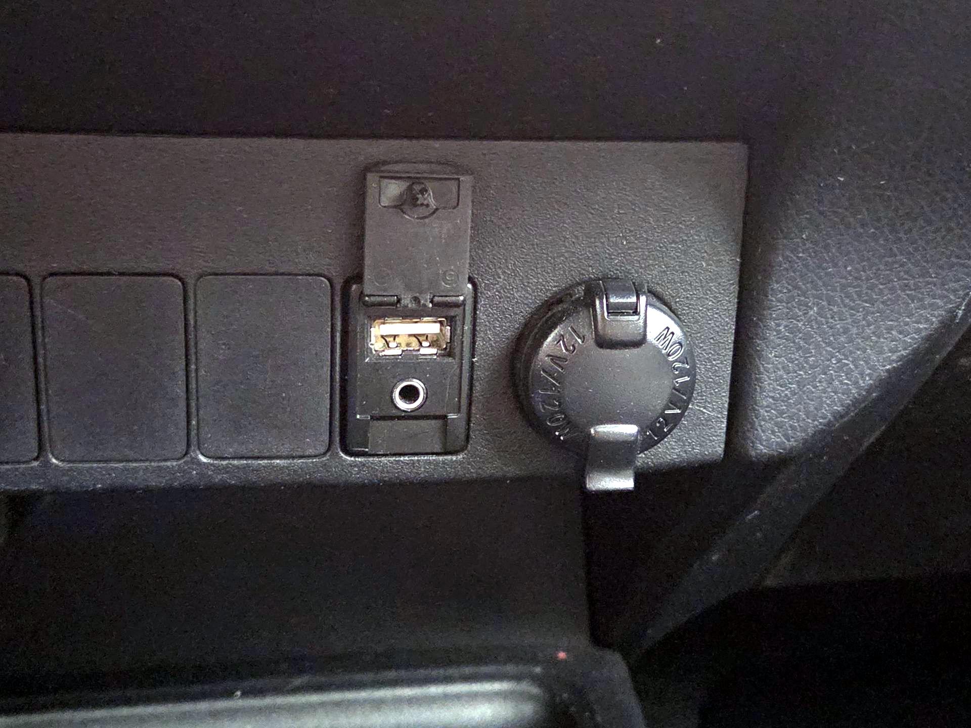 Thumbnail: 2015 Toyota RAV4 - 18