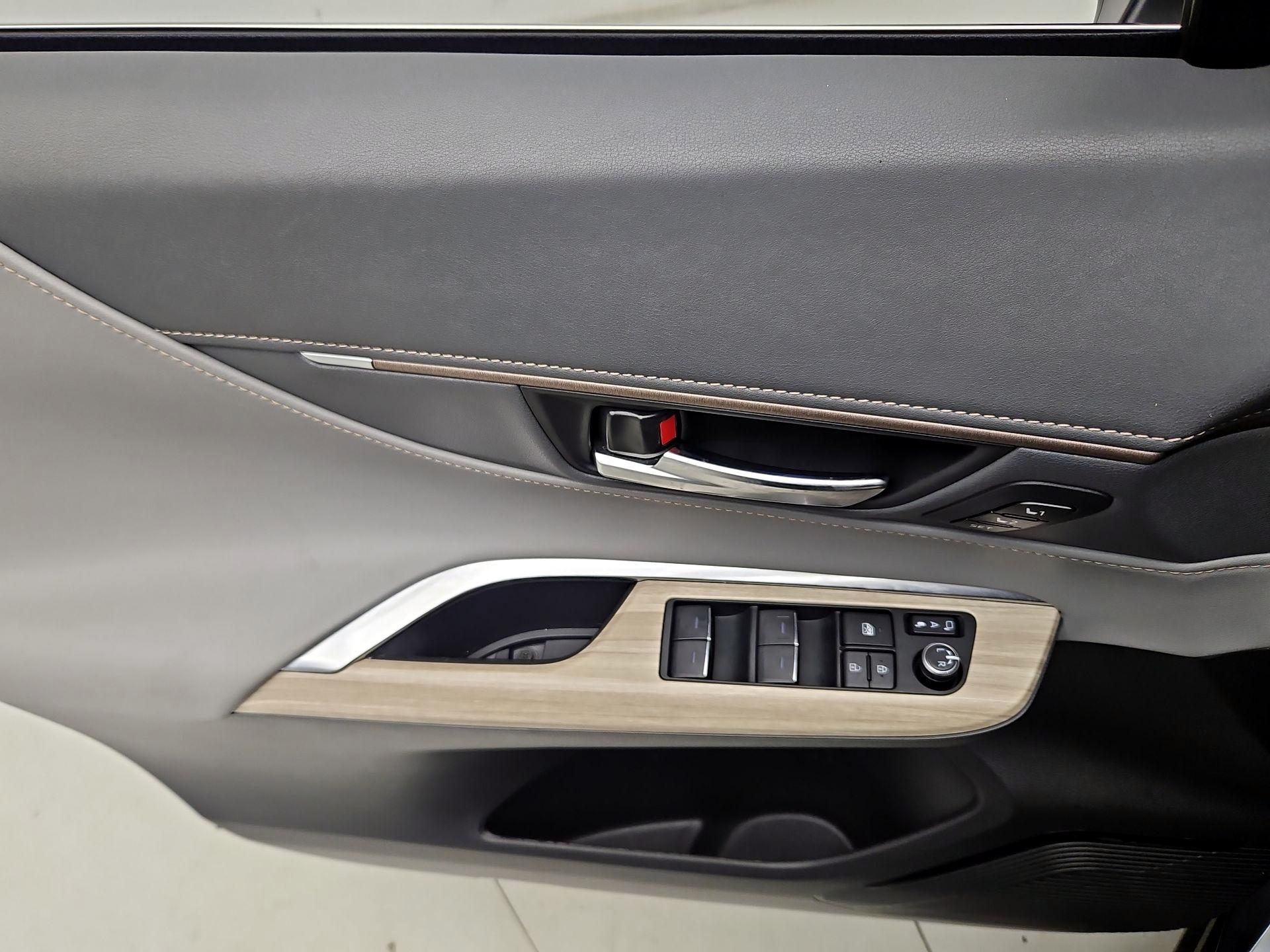 Thumbnail: 2024 Toyota Venza - 12