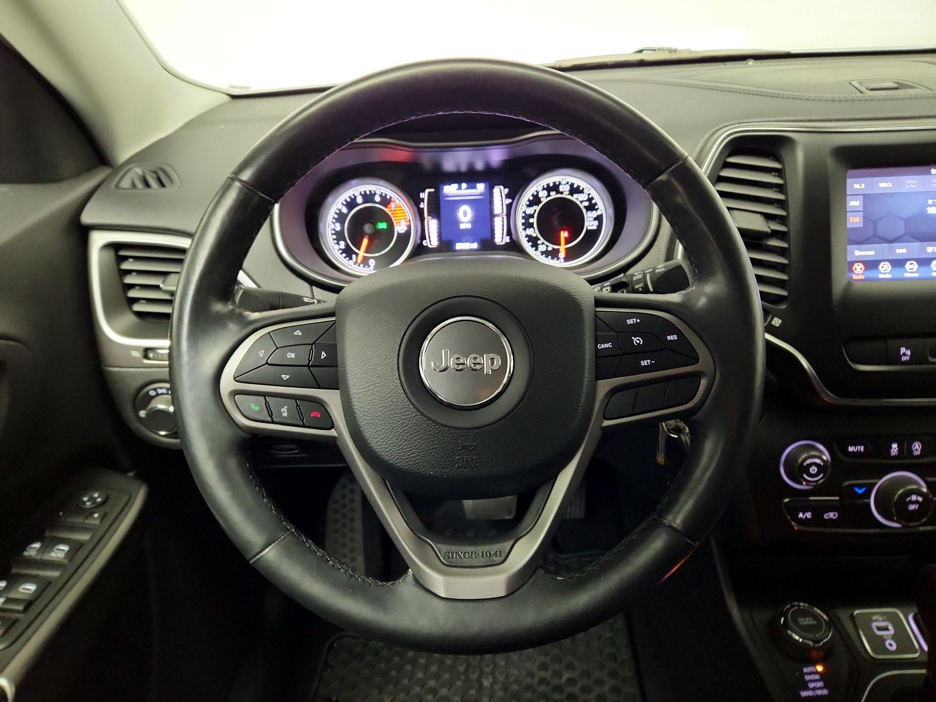 Thumbnail: 2020 Jeep Cherokee - 10