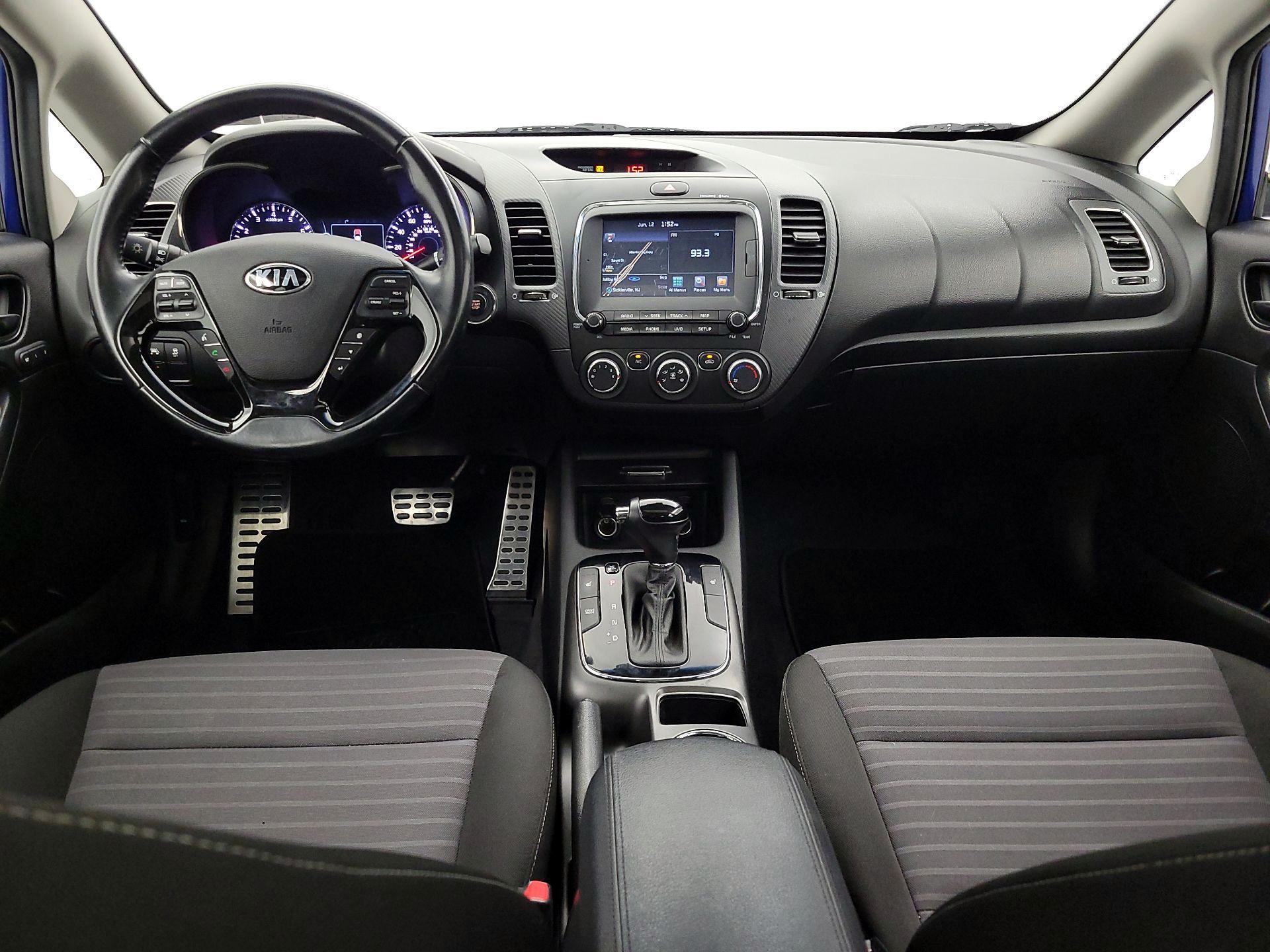Thumbnail: 2017 Kia Forte - 9