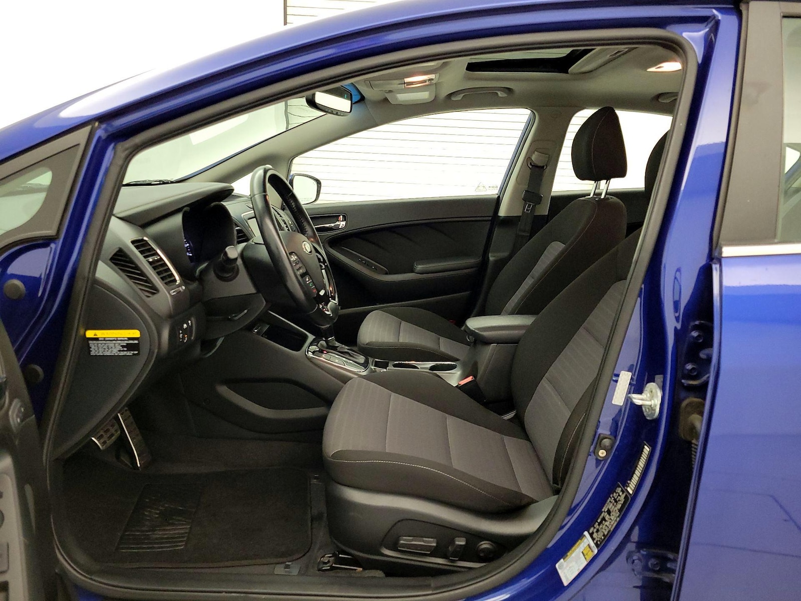 2017 Kia Forte S - Photo 12