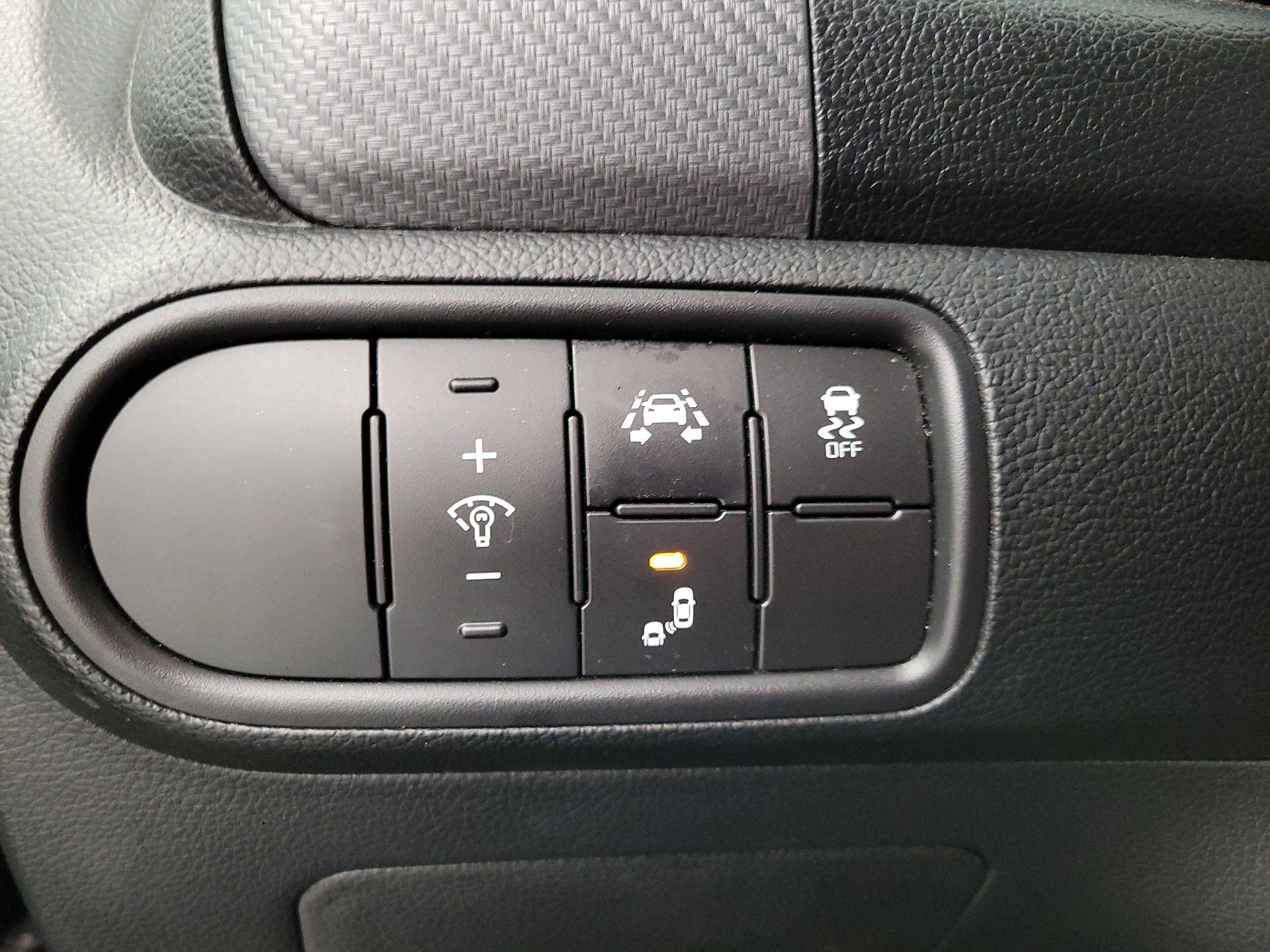 Thumbnail: 2017 Kia Forte - 13