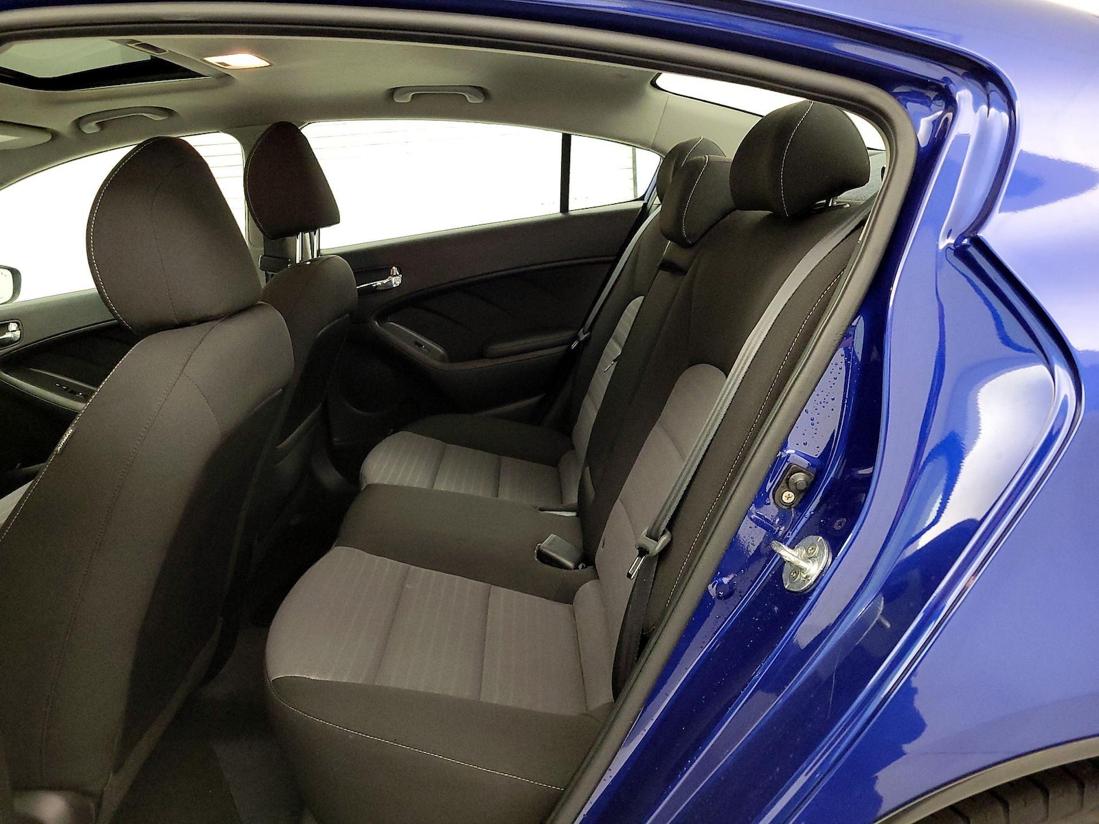 2017 Kia Forte S - Photo 22