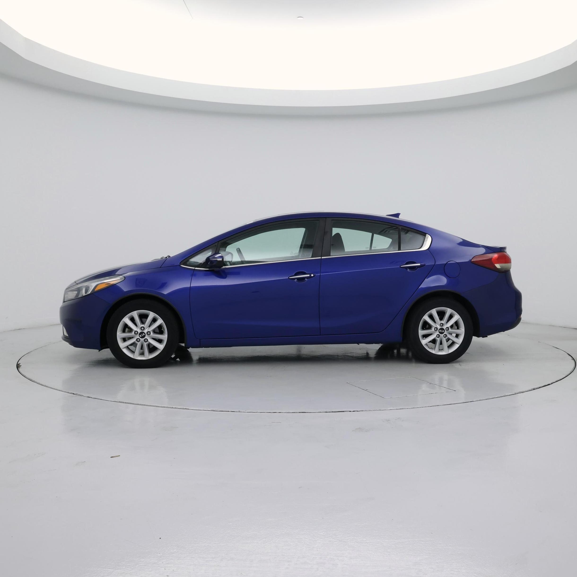 Thumbnail: 2017 Kia Forte - 3