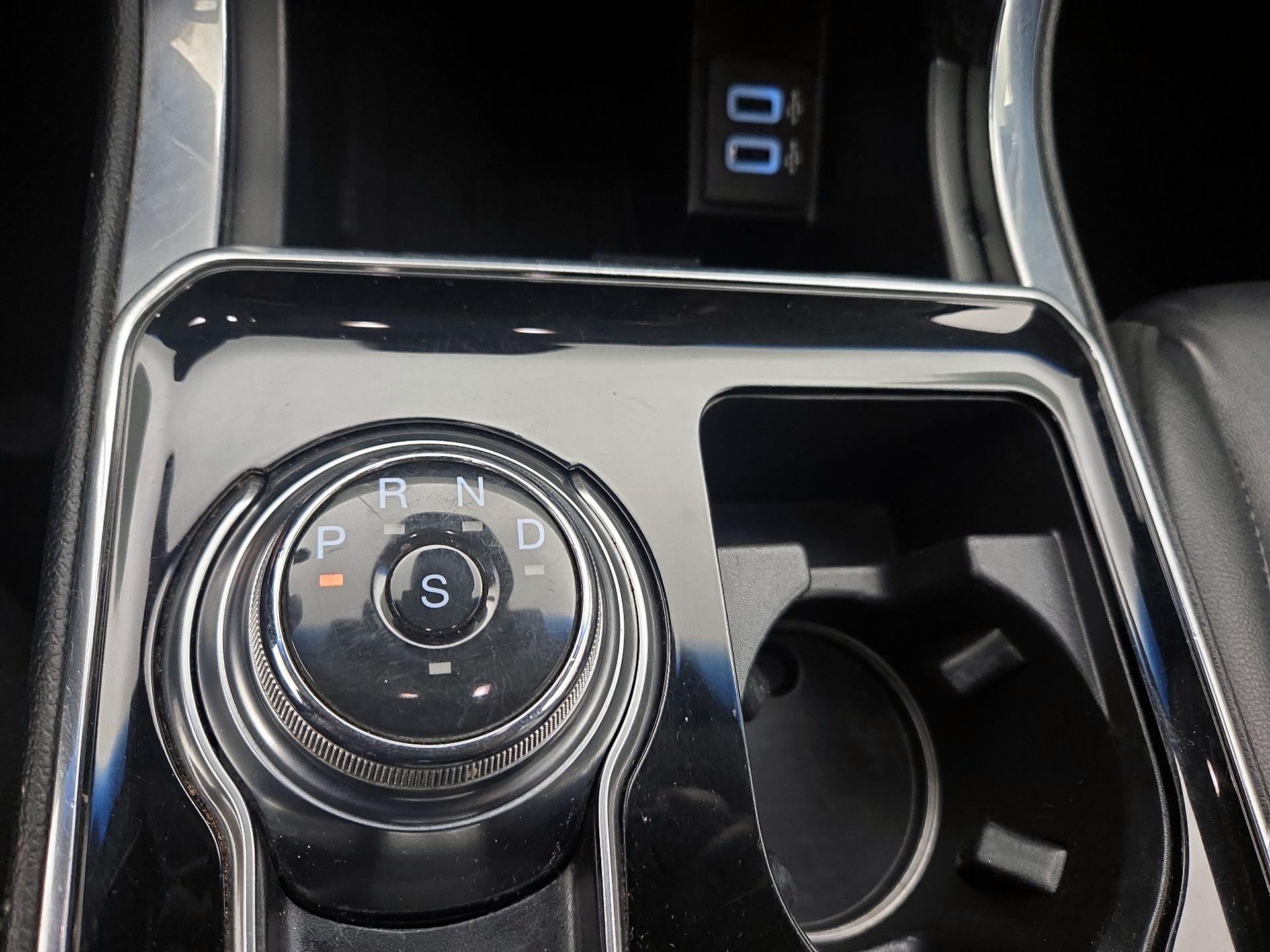 Thumbnail: 2019 Ford Edge - 17