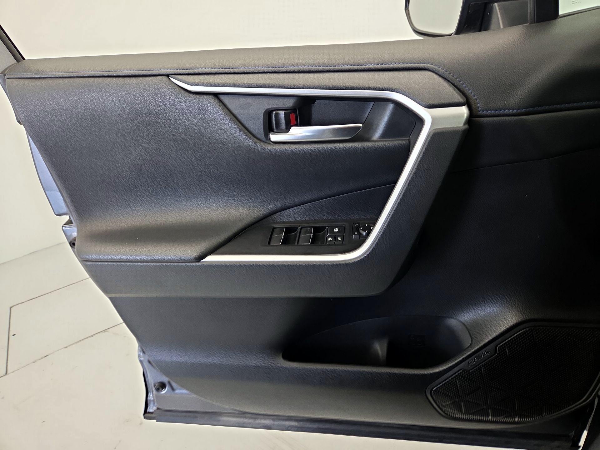 Thumbnail: 2021 Toyota RAV4 - 12